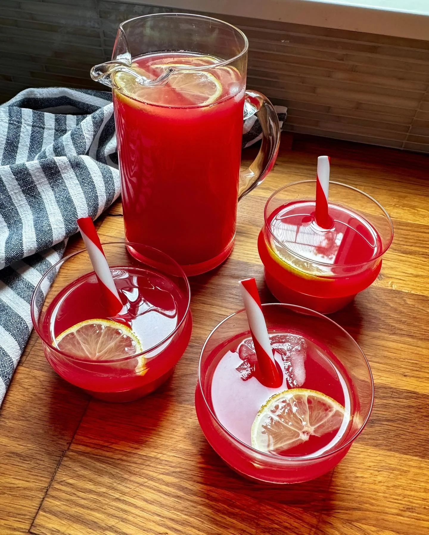 Watermelon Juice 

The last days of summer &amp; a fun weekend under my belt&hellip; I&rsquo;m officially in hydration station mode. To kick off the week feeling good &amp; groovy, I whipped up a fresh batch of watermelon juice!

When I make mine, I 