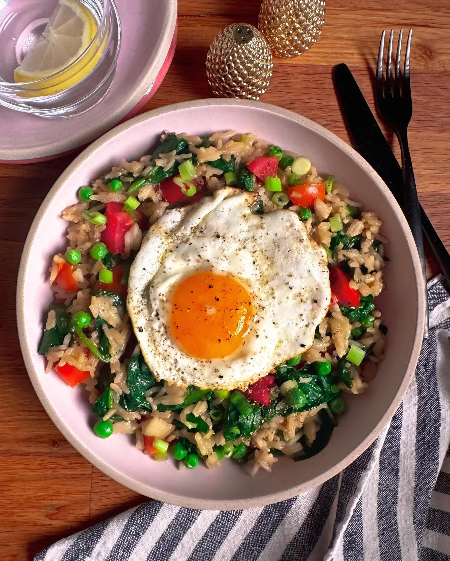 Eggcellent Fridge Raid 

TGIF, fiends! Nothing says lovin&rsquo; like a good ol&rsquo; fridge raid! Why, you ask? Because loving your food, even when it&rsquo;s about to go t*ts up, is the real way to live &amp; love. 

Food waste is a serious issue 