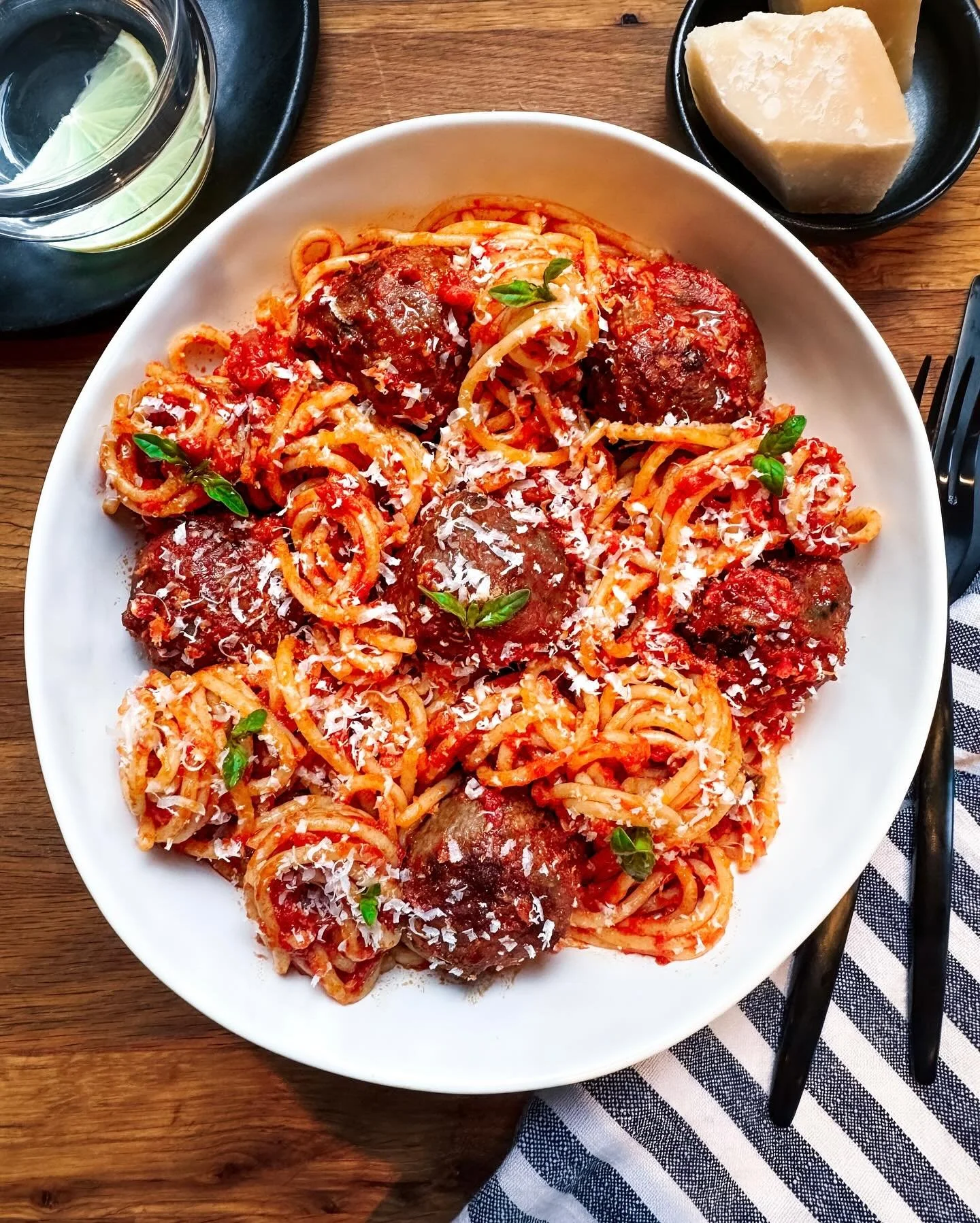Spaghetti &amp; Meatballs 

Happy Sunday, friends! I love spaghetti &amp; meatballs&hellip; but let&rsquo;s be real&mdash;I really love meatballs. They&rsquo;re my all-time fave. I woke up craving them, so here we are! I also love making my own sauce
