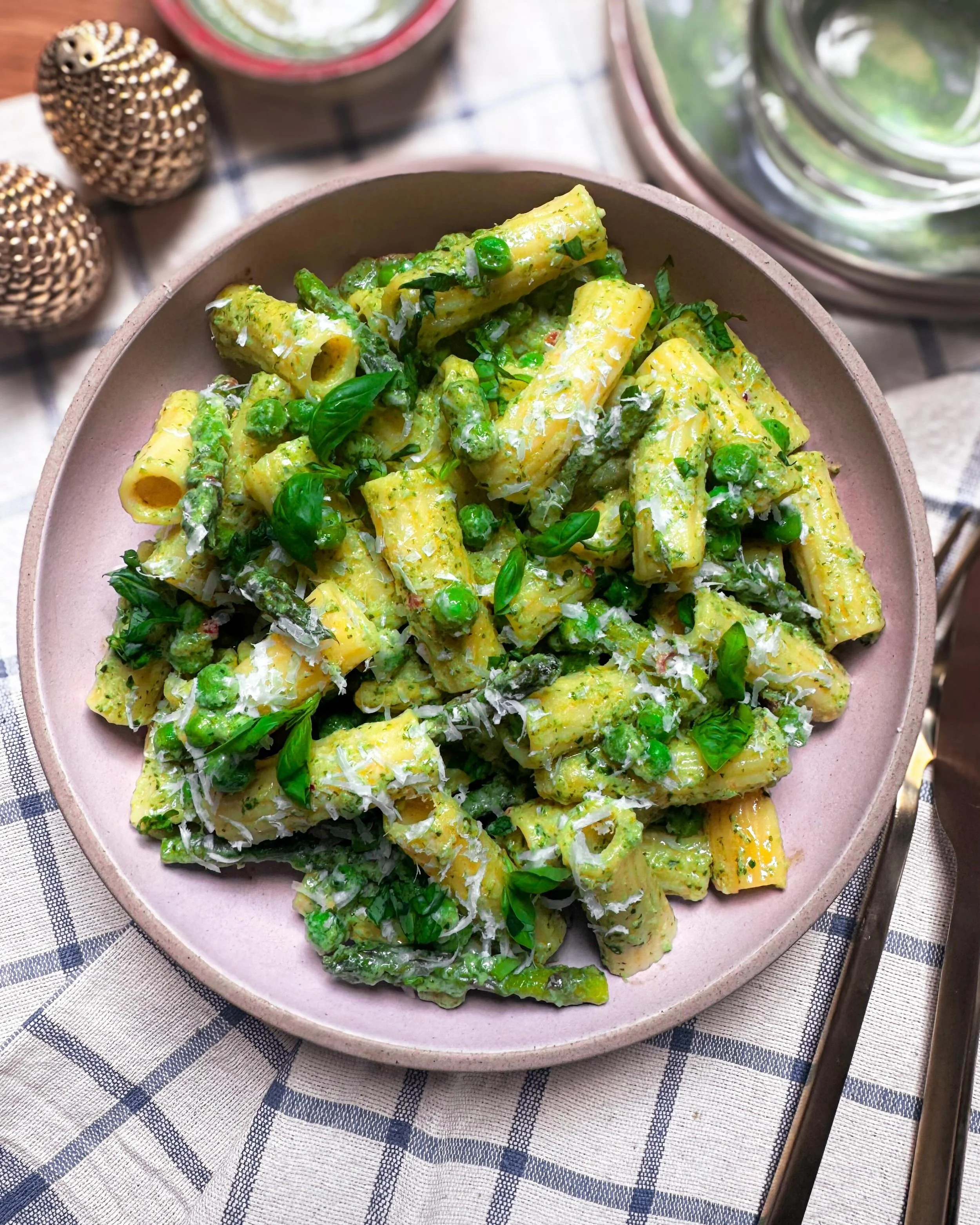 Rigatoni with Asparagus &amp; Peas, Basil Ricotta Pesto

I love eating seasonal &amp; I love pasta.

Anyone who knows me knows there is always homemade pasta ready to go in my fridge. It makes me happy, fills me up &amp; since I made it myself, it&rs