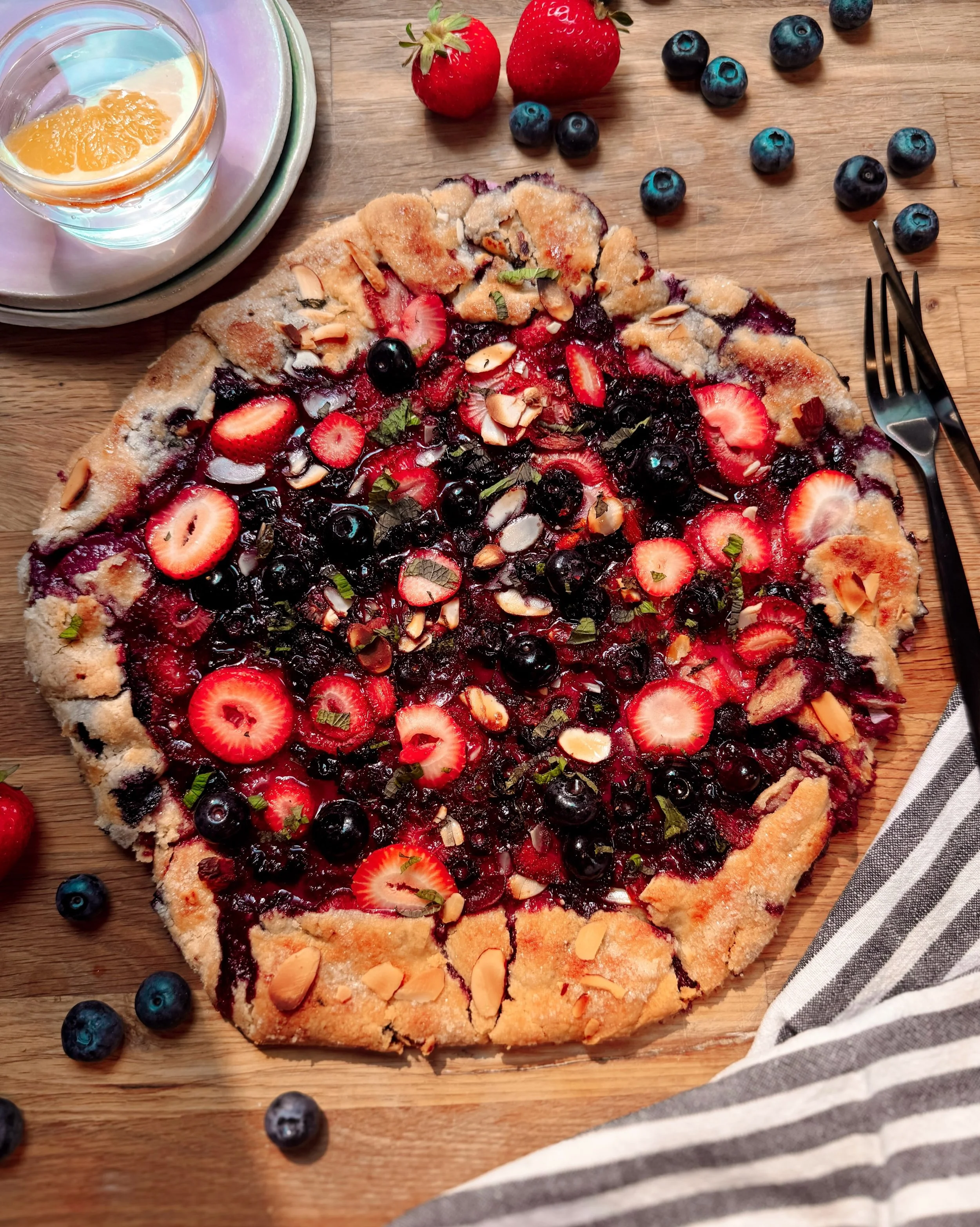 Blueberry Strawberry Galette, Almond &amp; Mint

Happy Tuesday, friends! Blueberries are my berry favorite &amp; strawberries are pure delight&hellip; so this is, essentially, a berry heavenly summertime treat. A scatter of toasted almonds, a whisper