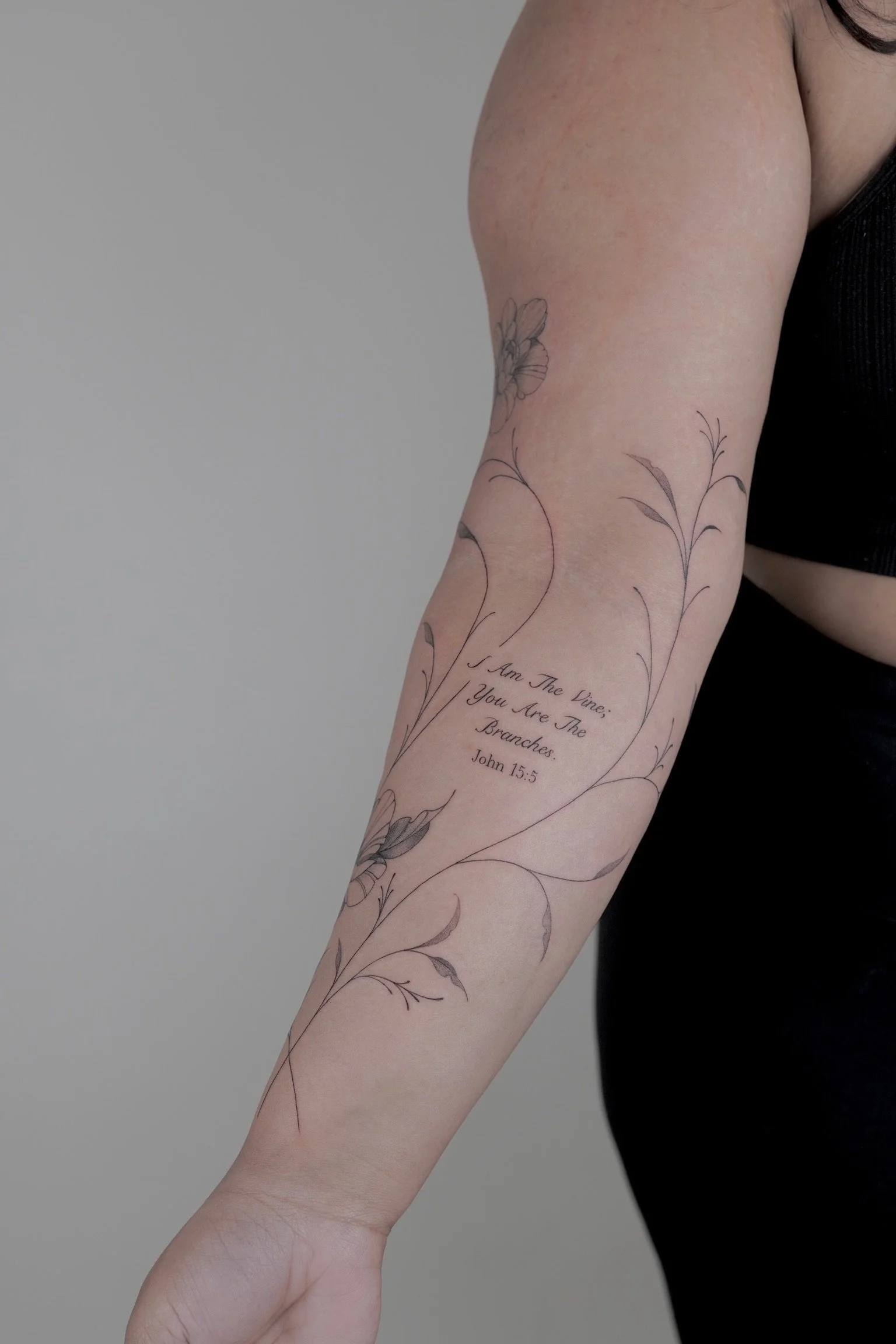 julia-fineline-floral-script-lettering-tattoo-soho-nyc-uplift.jpg
