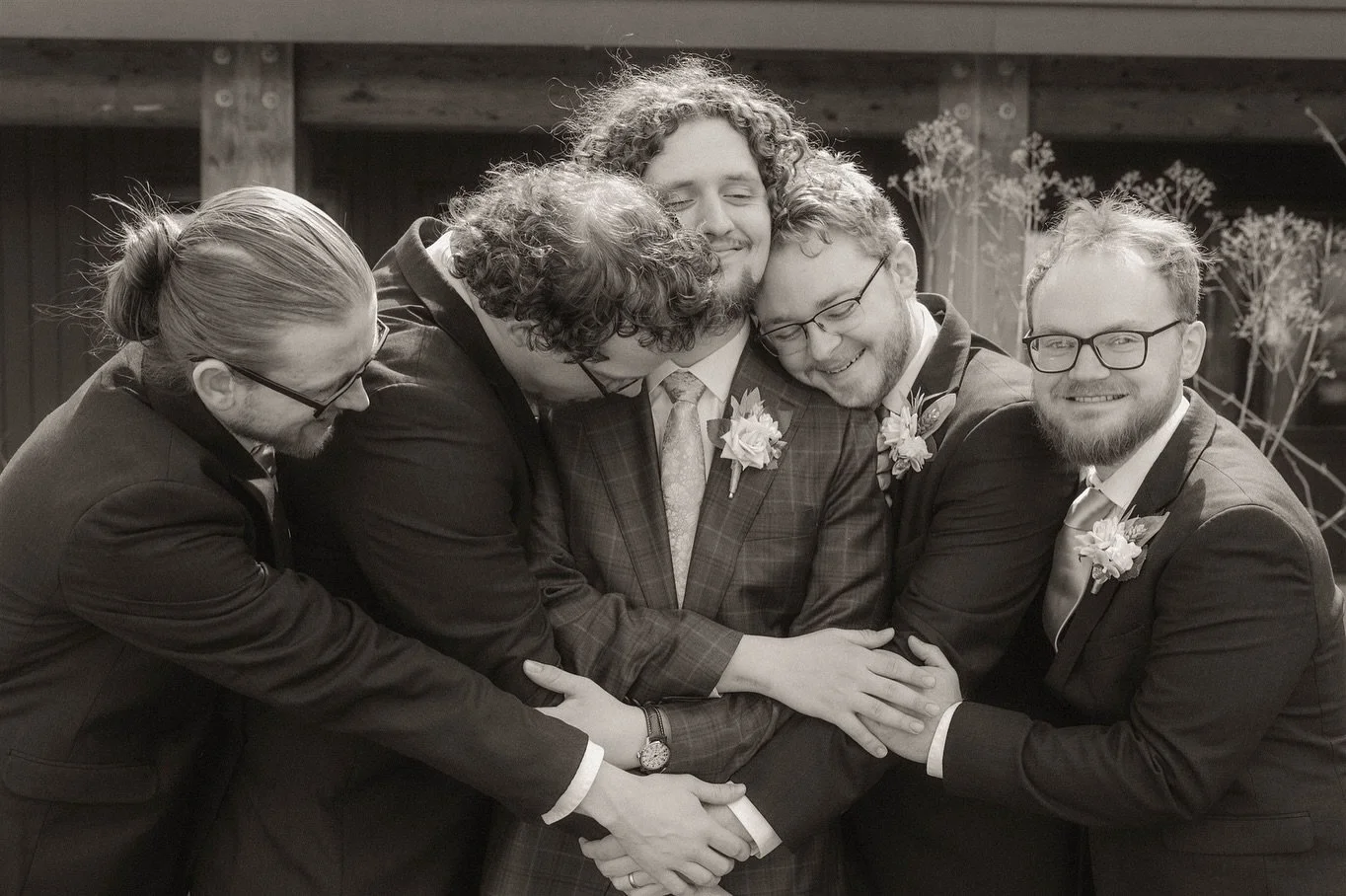 Why do we always have the bridesmaids do huggy pictures and not the groomsmen?
People in your wedding party love you so much on both sides-
I am pro making the groomsmen hug even if there's an awkward moment for a second because look! Then you ge
