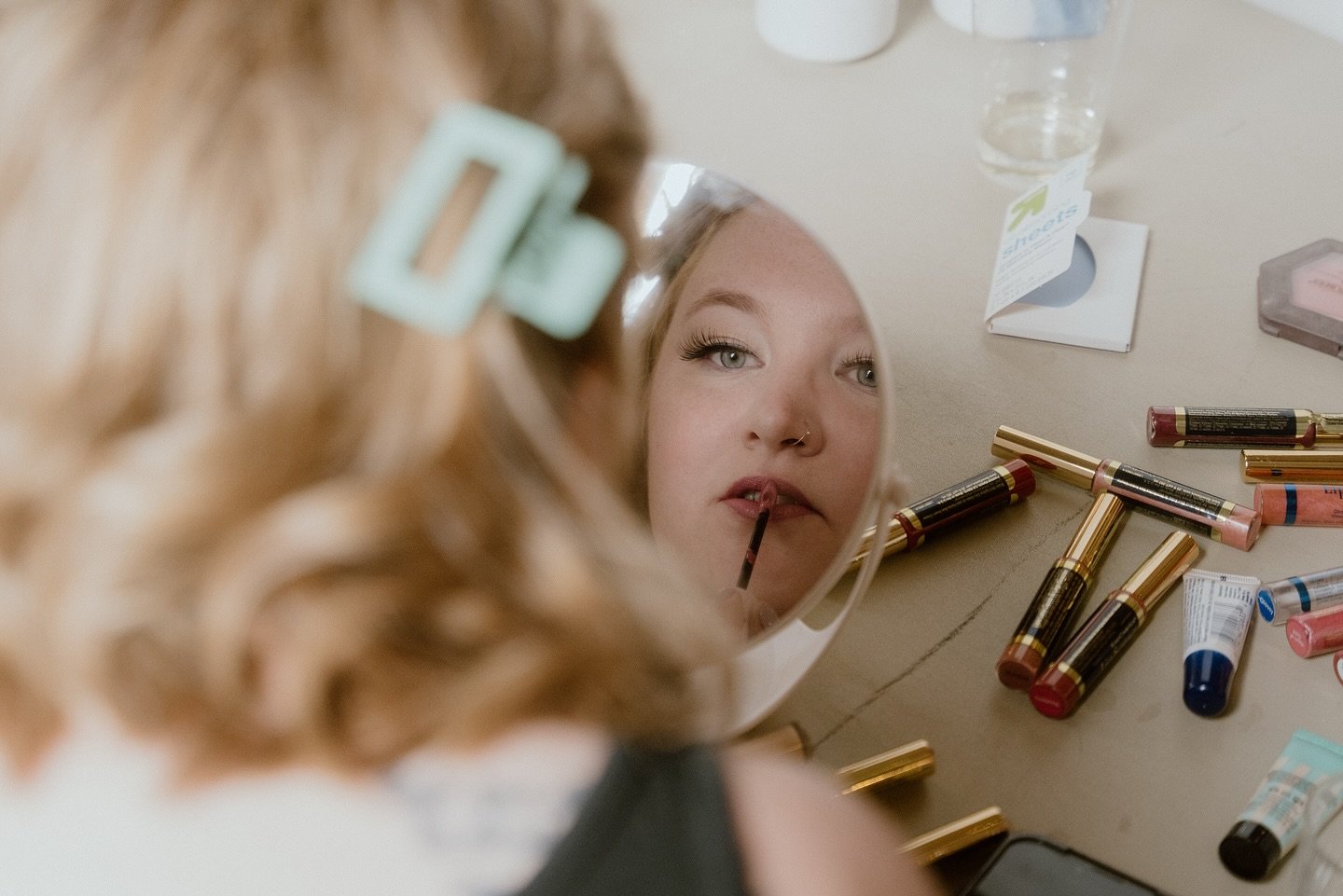 Glam time ✨
.
.
#weddingphotographer #gettingreadyphotos #minneapolis #photographer #glamtime #creativephotography