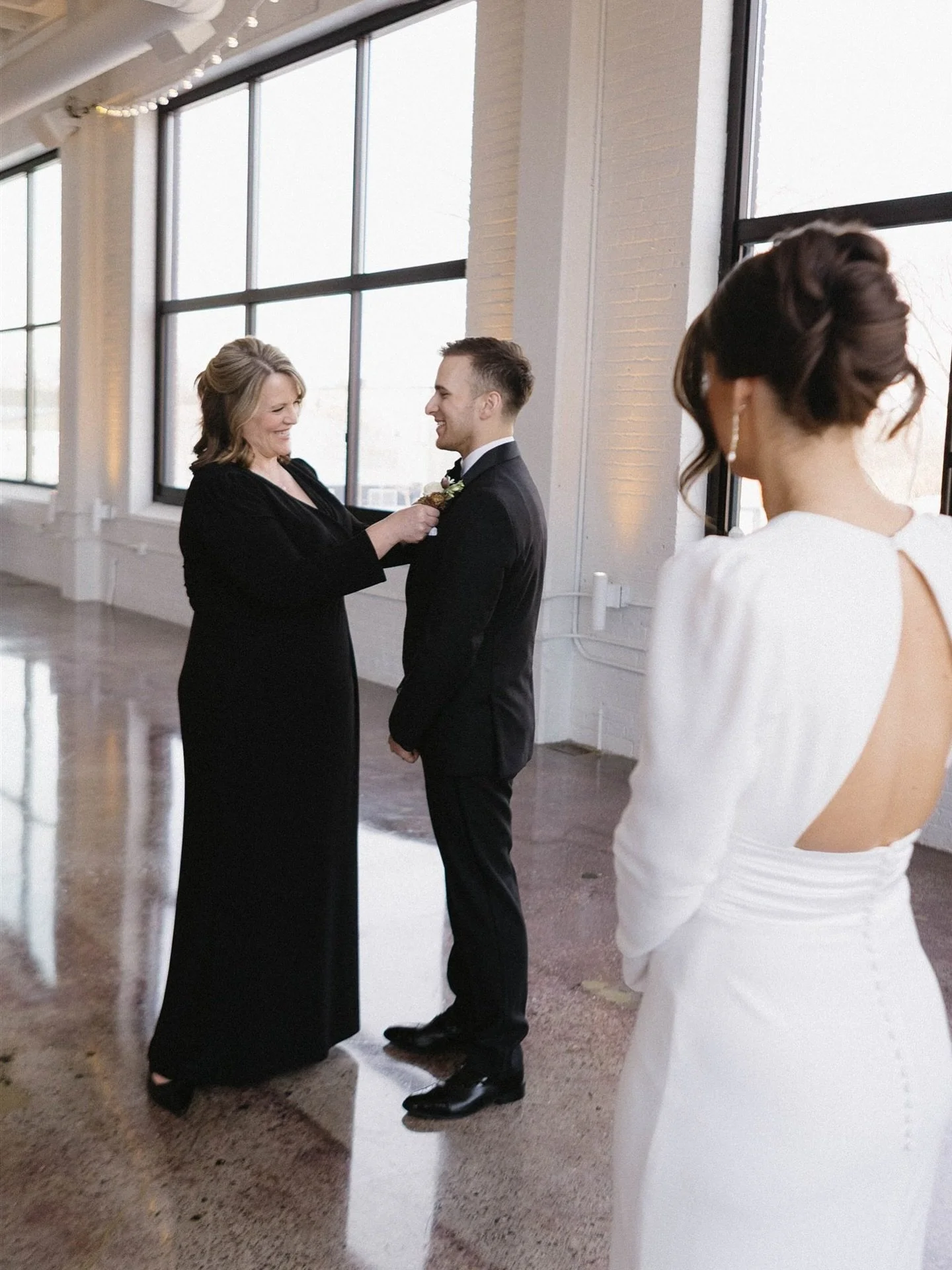 One of THE most important jobs of a photographer is noticing.
I think a lot of us get so stuck in the bustle of a wedding day that we don't pause to capture the moments that actually matter. The candid glances, the scene going on outside of the sce