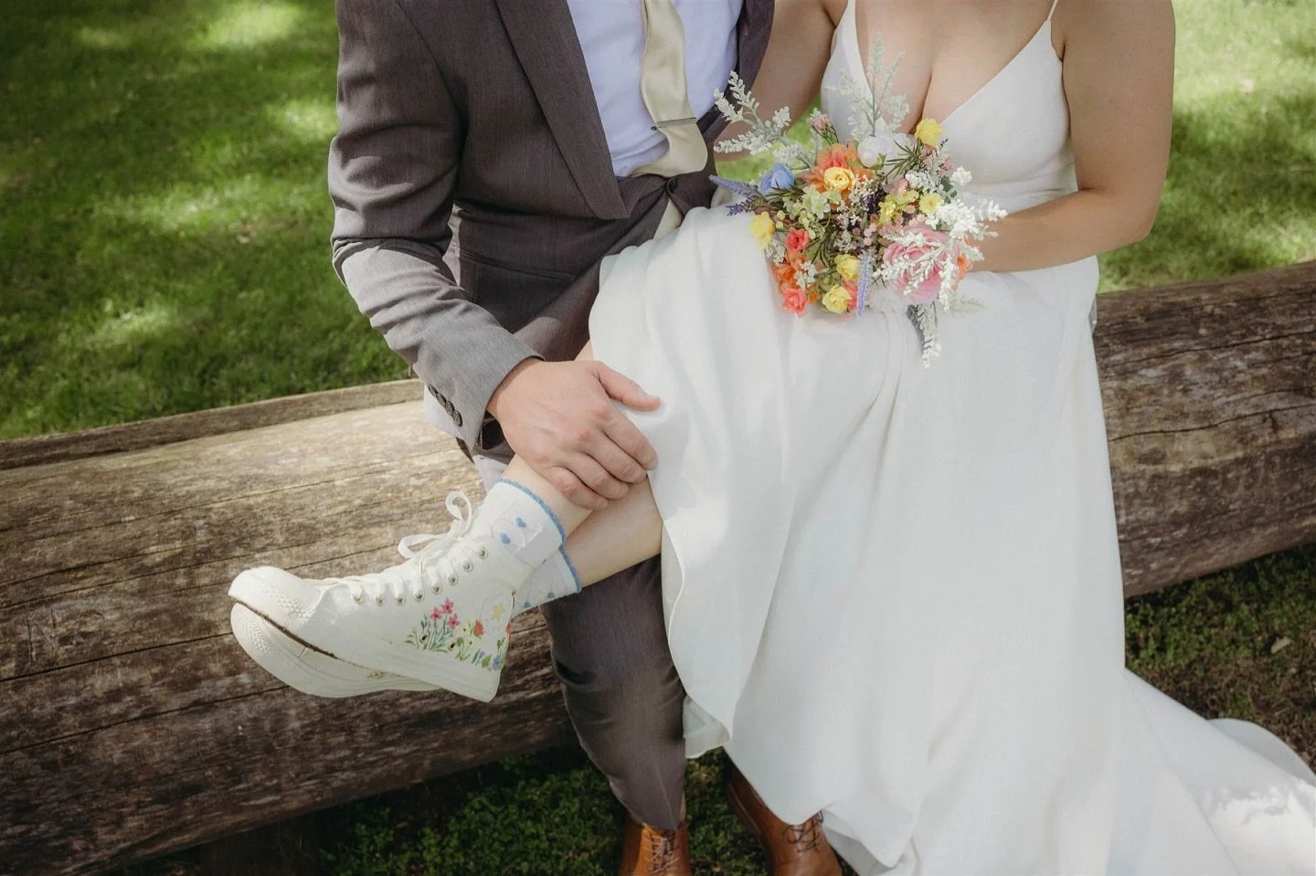 The kicks 🤝 the florals
.
.
#weddingshoes #weddinginspo #weddingphotography #weddingphotographer #weddingflorals #discoverpage #viral