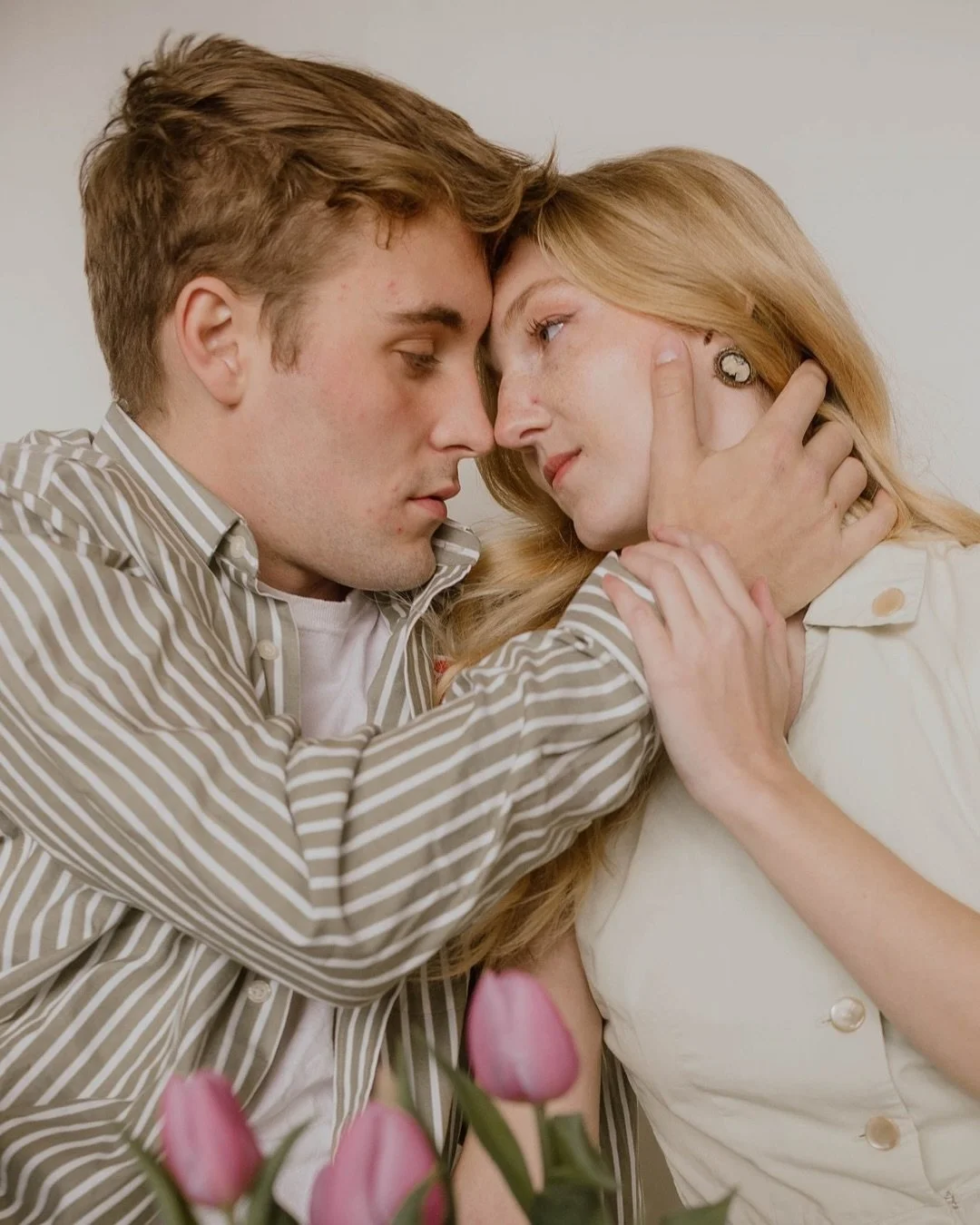 Long over do dump from this creative session in April!
Thank you @juliaelizabethphotos and @ethandoe_ for helping my vision come to life!
#creativeportraits #photography #couplesposes #photographyposes #telephonephotography #editorialphotography #m