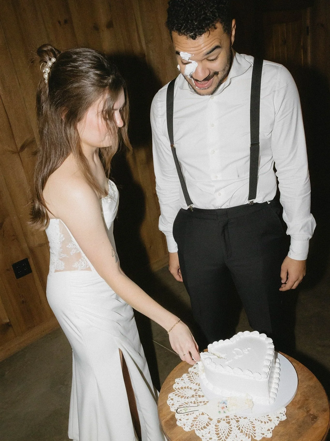 Saturday was a smash 🍰✨
.
Vendors:
Venue: @almquistfarm
Dress: @firstlookbridaltx
DJ: @jaydenthomas1979
Florals: @thelocalpetal
.
.
#minneapoliswedding #cakecutting #flashphotography #almquistfarm #weddinginspo