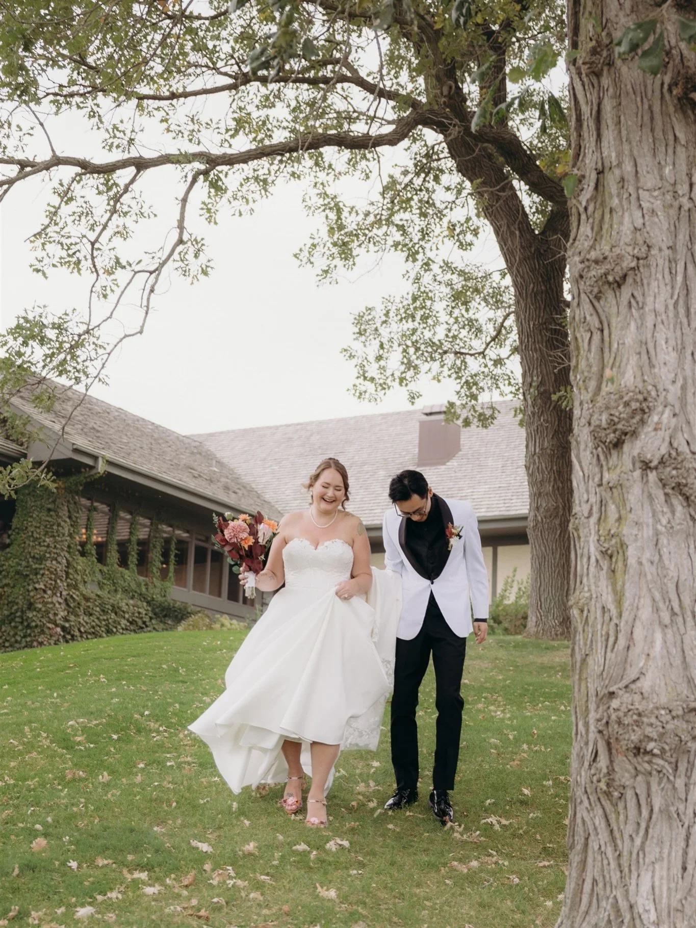 My favorites from Allie and Toshiki's day ✨

These two were so fun to hang out with and their love is the sweetest thing! @mendakotacountryclub is also an INSANELY gorgeous venue. It was a great day!

Planner: @hartandsole.co 
Venue: @mendakotacountr
