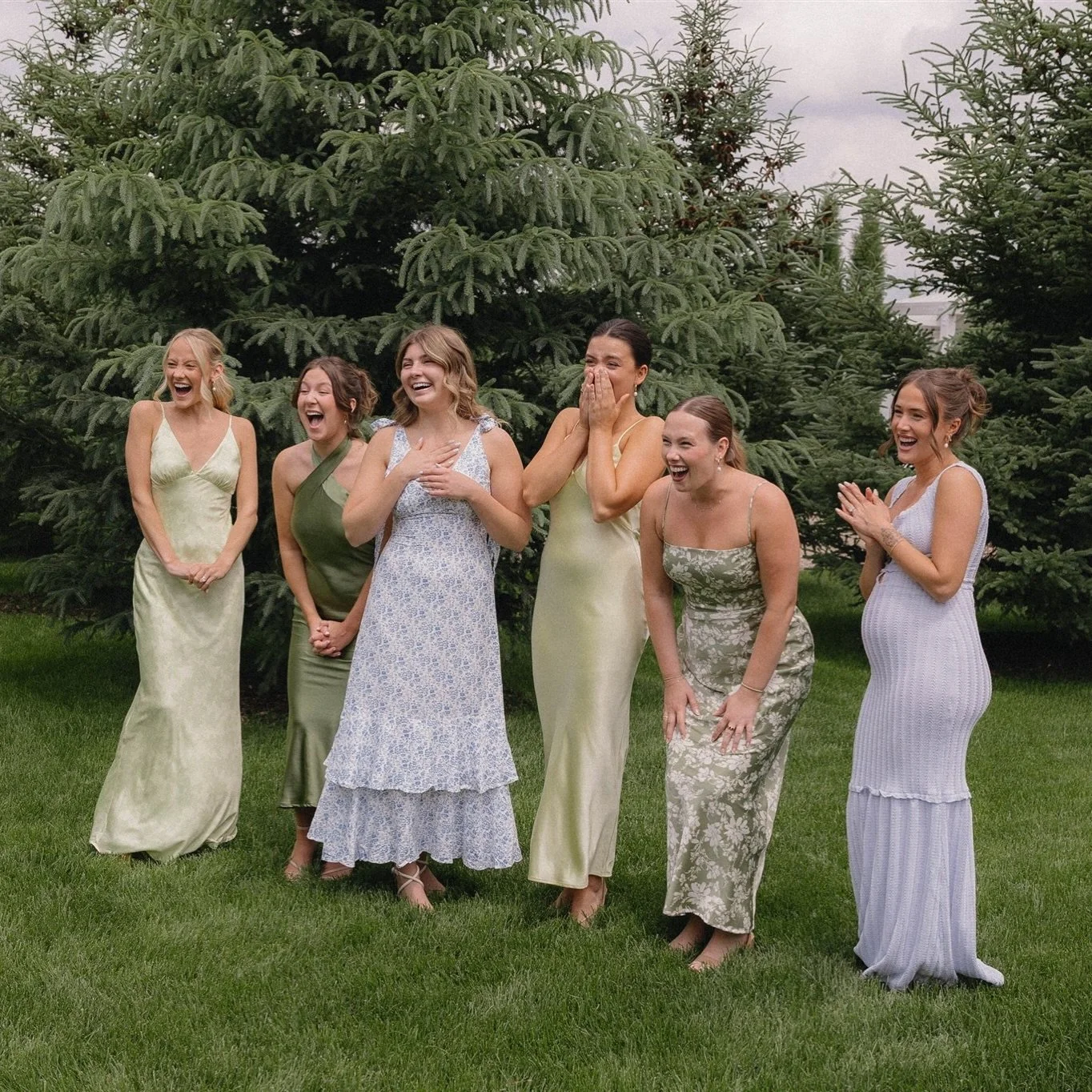 Bridesmaid reveals don't get enough hype 🥹
.
.

Captured second shooting for @revelwoodsphoto 
.
.
.

#minneapolisweddingphotographer #minnesotaweddingphotographer #bridesmaids #bridesmaiddresses 
.
.
.
Wedding Photography, wedding colors, summer we