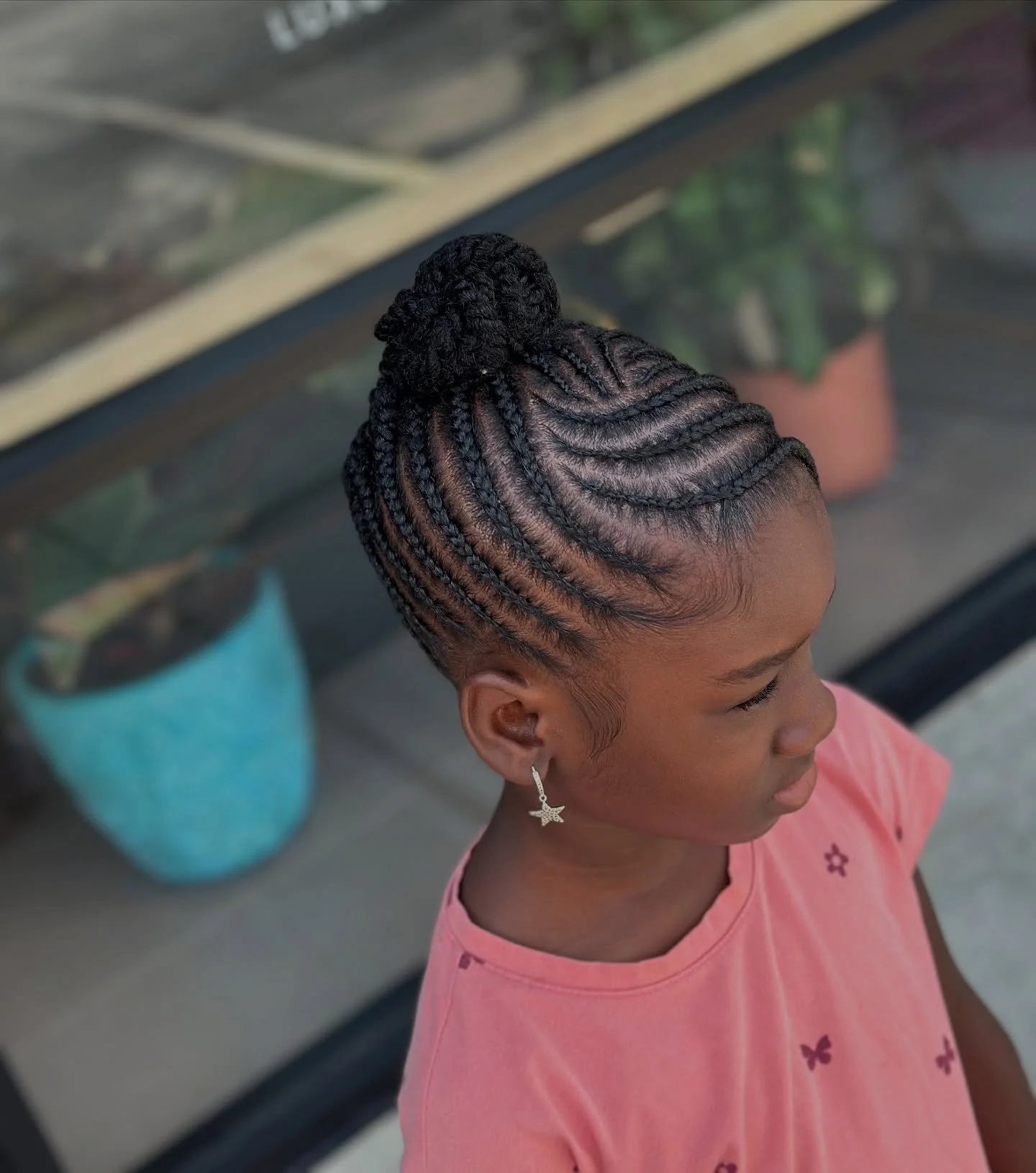 Book your daughter for this updo 💖

Hair Artist: @styled_by_xynovia 

#atlbraids #atlbraider #atlantahairstylist #knotlessbraids #atlhairstylist #atlantabraids #braids #atlhair #atlantabraider #explorepage #boxbraids #feedinbraids #protectivestyles 