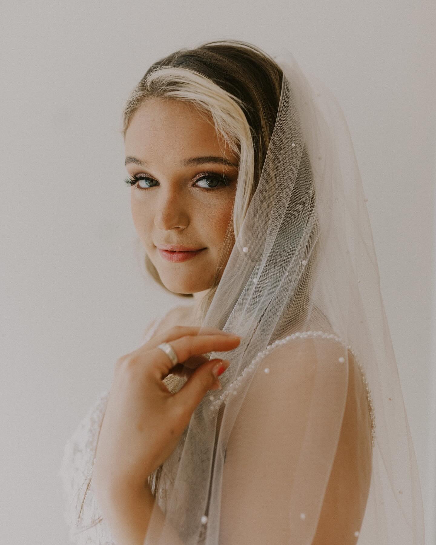 The most beautiful @maddilynharris in our Pearl embellished veil 🤩 Book at @saint.bridal