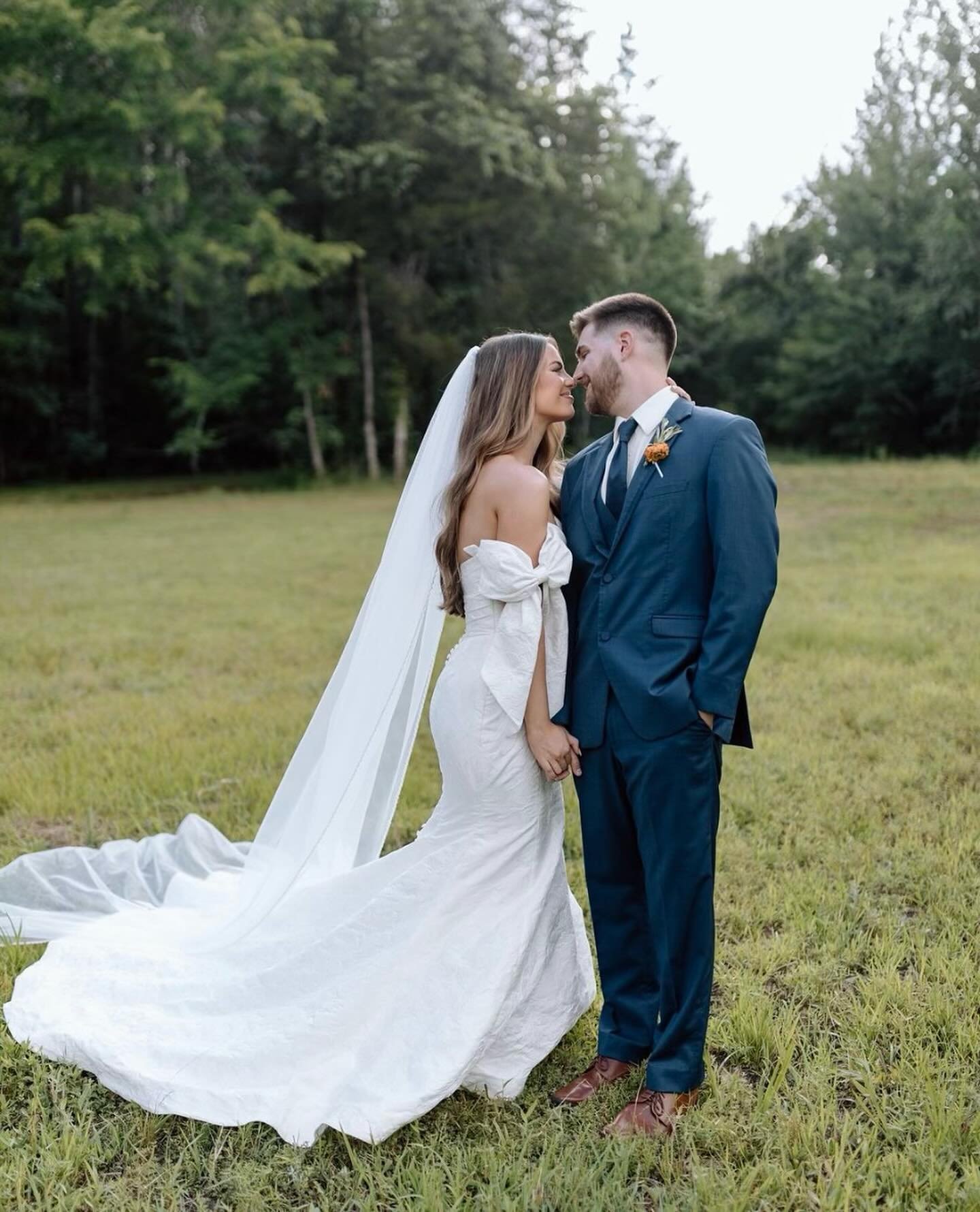 Real life bride 😍 Kaitlyn you looked absolutely beautiful!! Congratulations 🩵 

YES to the dress at @saint.bridal 💕