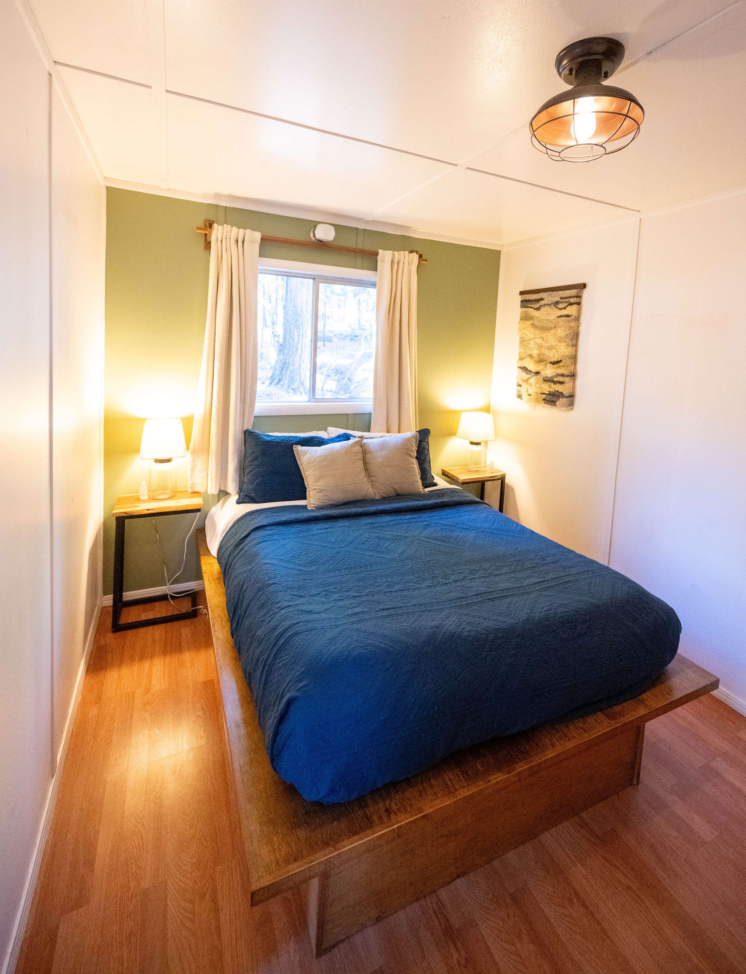 Cabin 7 bedroom.jpg