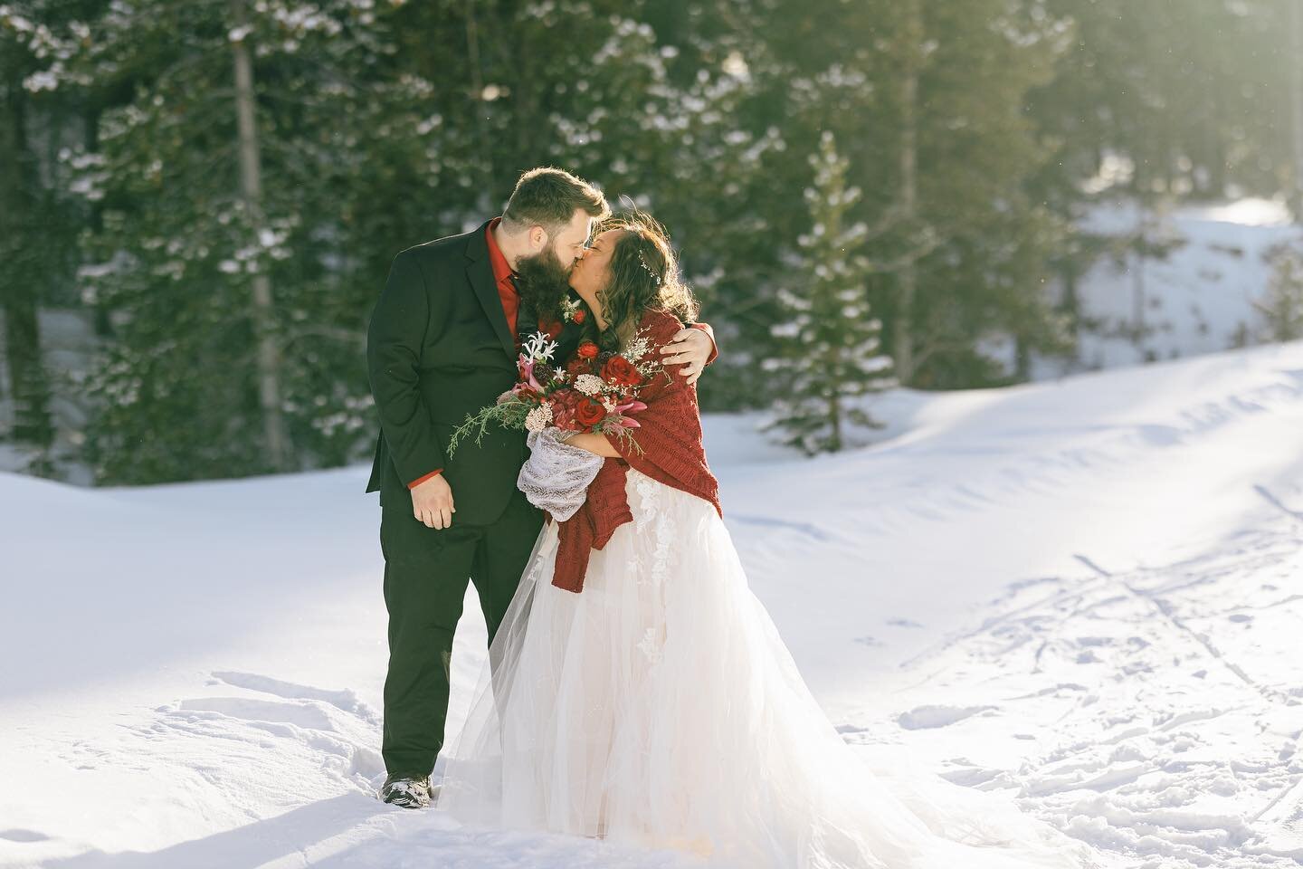 Michelle and Connor traveled from Hawaii to Colorado this December for a winter wonderland wedding! Leadville sure delivered and their wedding was magical and snowy! Congrats to the sweetest couple! 

Venue: @freightleadville 
Planning: @stellarandsa