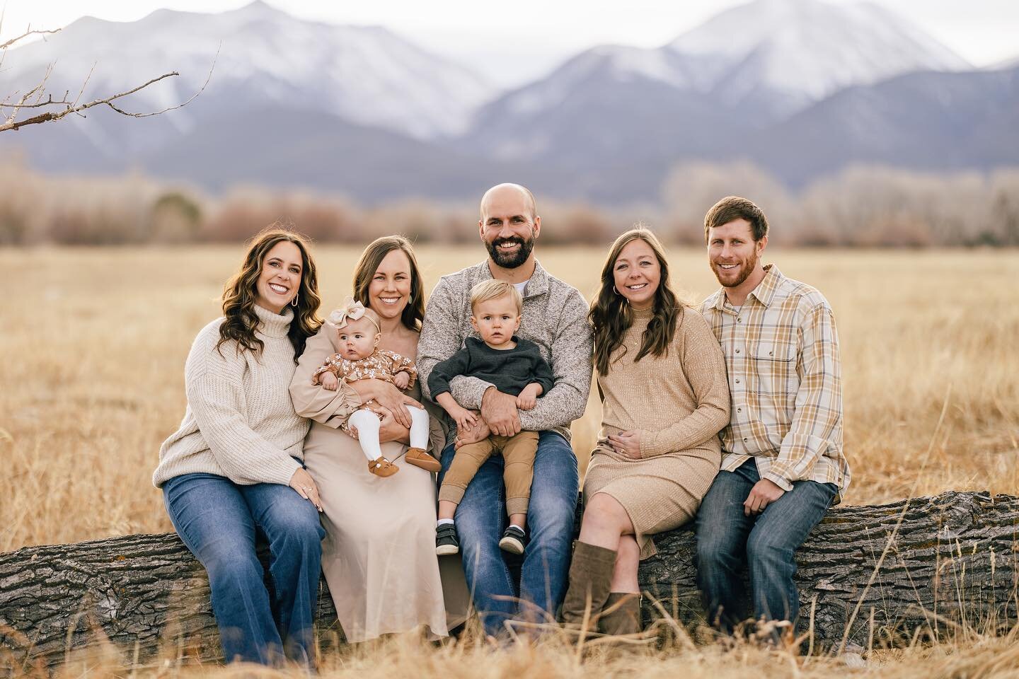 Sammy and I got to live together many moons ago here in BV, so it was quite the treat to photograph her family and meet her newest little babe! Major shoutout to Gretch for the color aesthetics. They were on point. I sure do love the Robards family, 