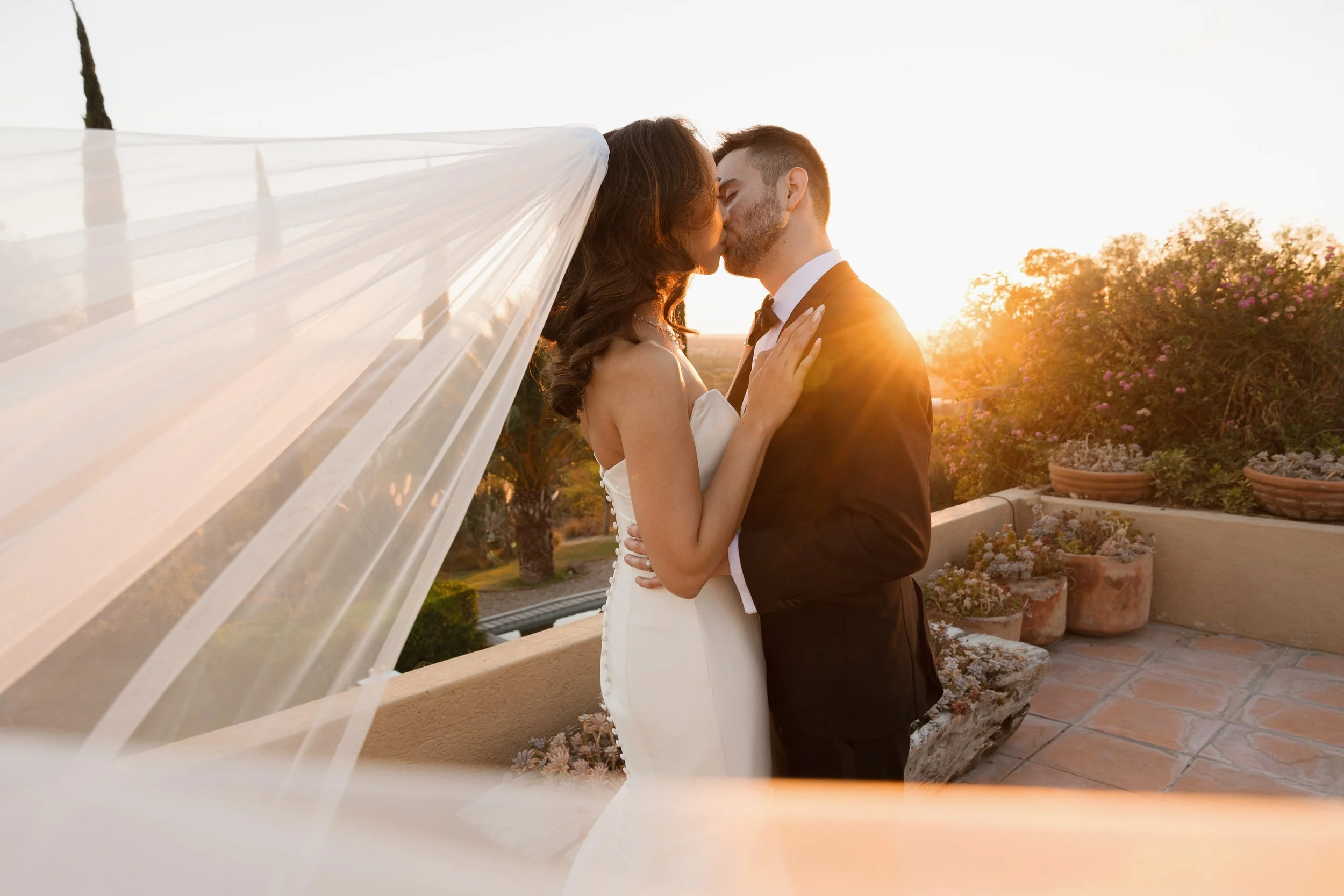 How to Choose the Perfect Wedding Photographer: 7 Key Questions