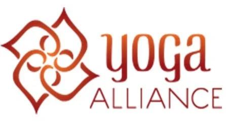 Logo de Yoga Alliance avec un symbole floral stylisé et le texte 'yoga alliance' en dessous.