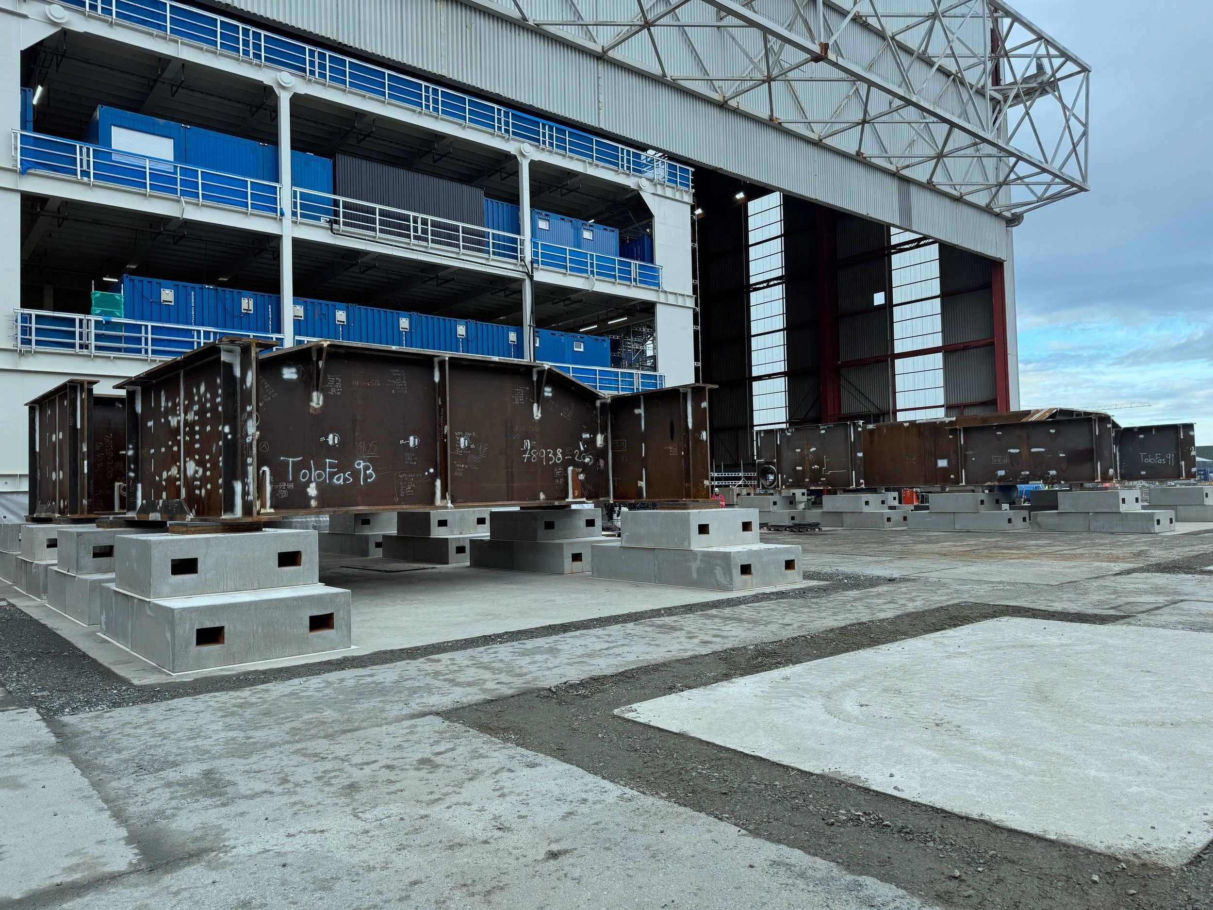 Heavy steel structure for offshore oil and gas fabrication