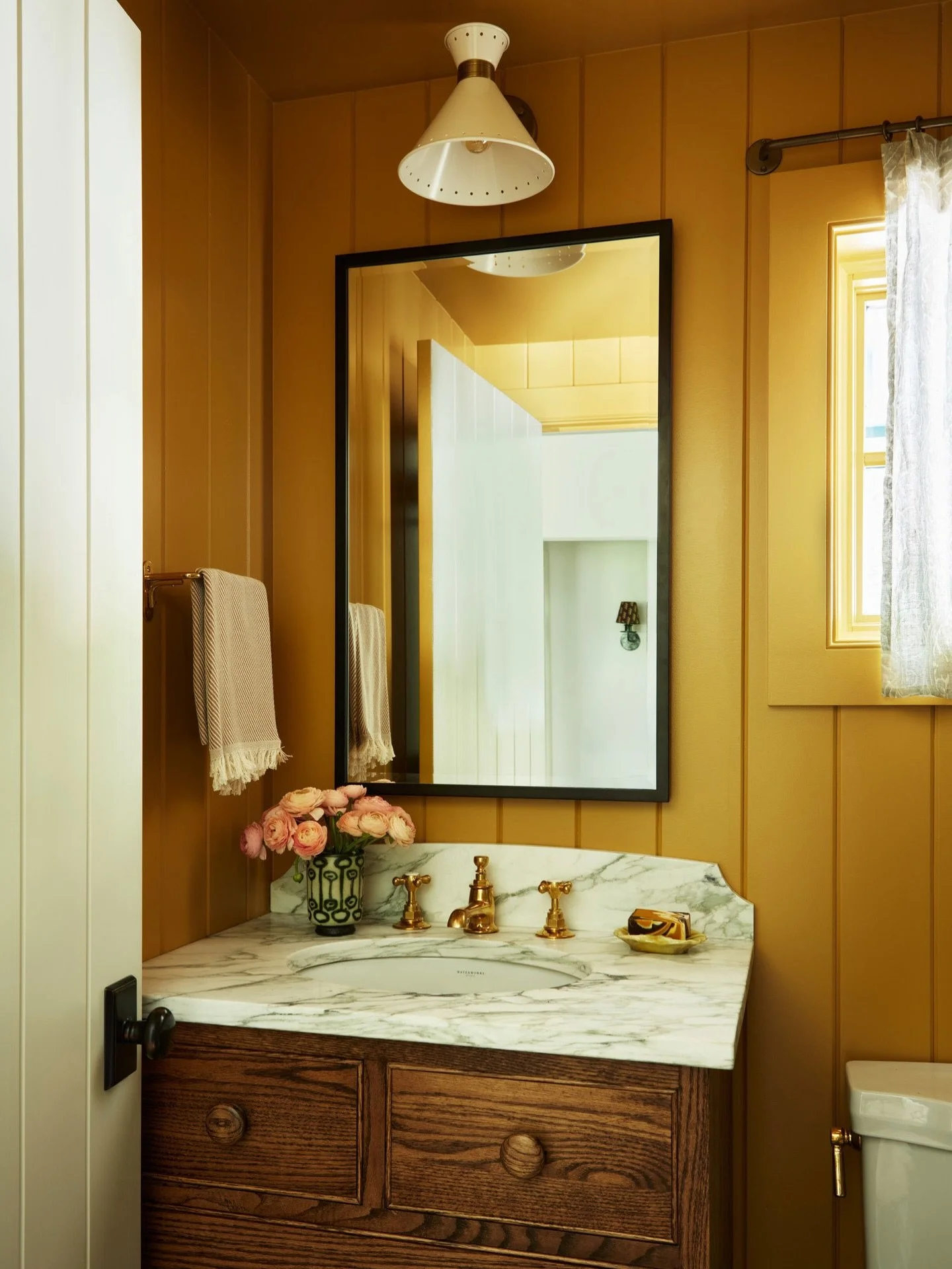 A room where it always feels like the sun is shining

Interiors: @megmcsherryinteriors 
Photography: @jaredkuziaphoto