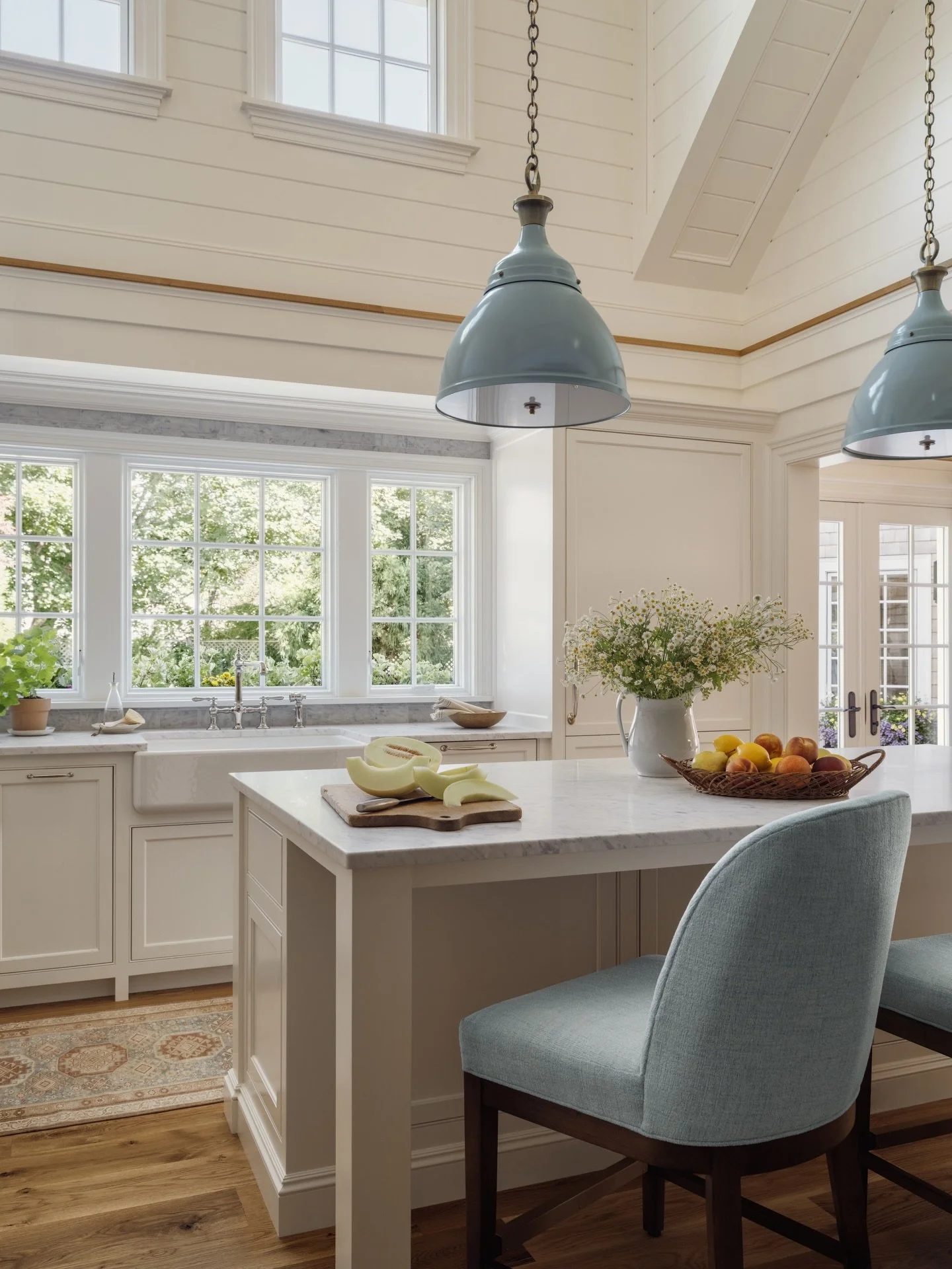 A sunny side up kitchen

Interiors: @megmcsherryinteriors 
Architect: @patrickahearnarchitect 
Builder: @spencerandcompanybuilders 
Stylist: @matthewgleasonstylist 
Photographer: @seanlitchfield