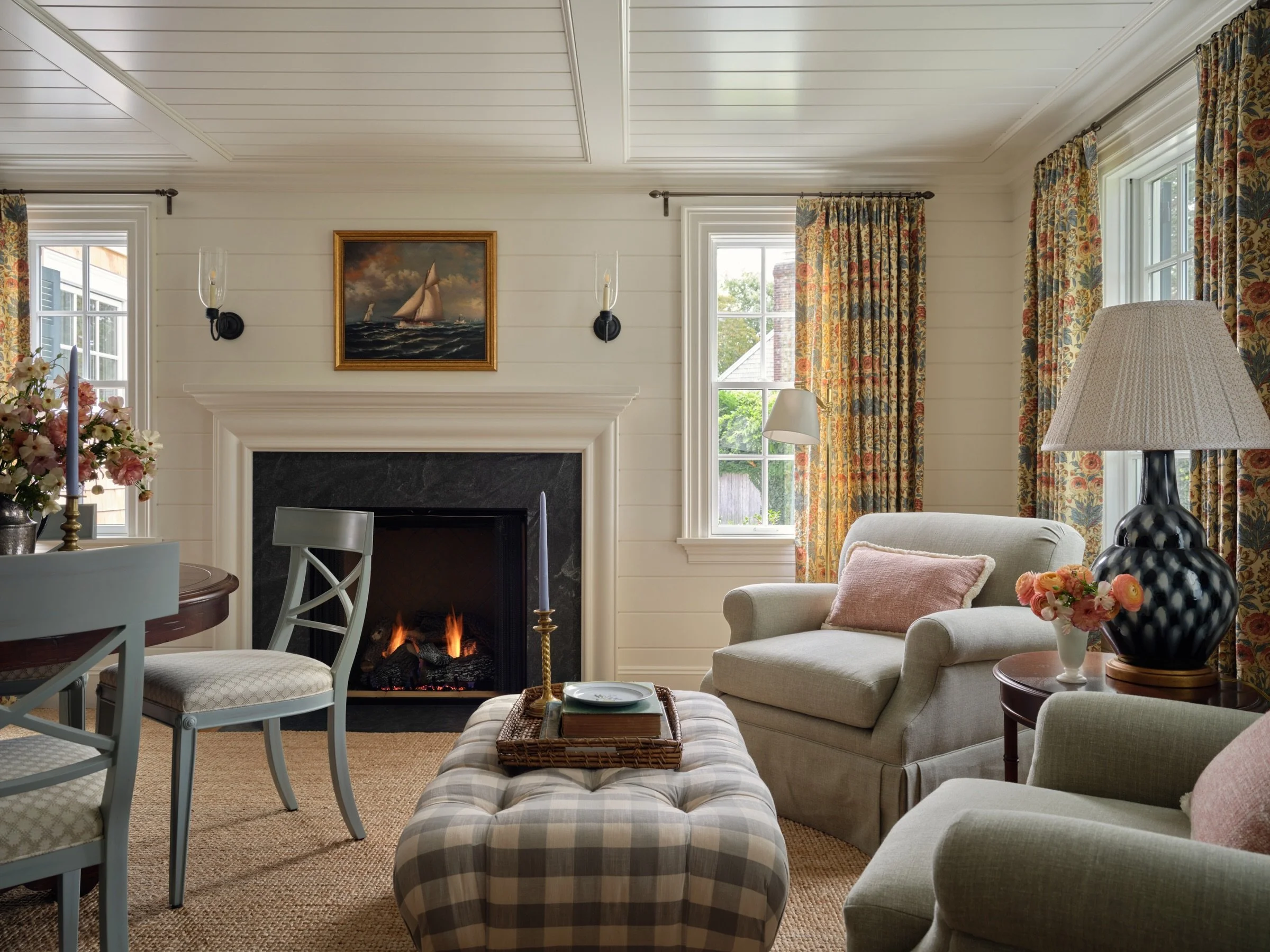 Living rooms we&rsquo;d love to be lounging in...

Photo 1:
Interiors: @megmcsherryinteriors
Architect: @patrickahearnarchitect
Builder: @spencerandcompanybuilders
Stylist: @matthewgleasonstylist
Photographer: @seanlitchfield

Photo 2:
Interiors: @me