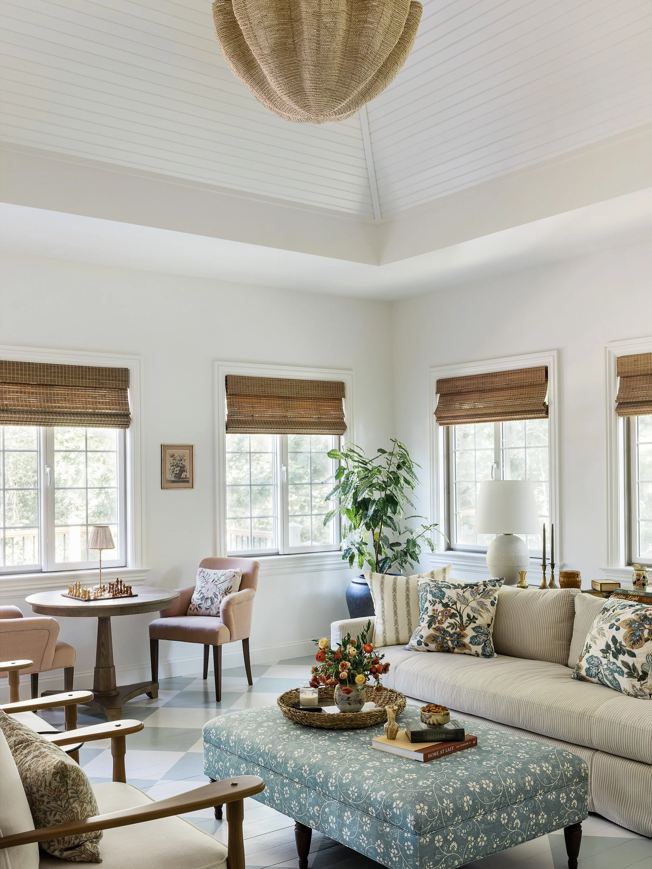 There&rsquo;s a spot for everyone in this sunroom

Interiors: @megmcsherryinteriors
Photographer: @joyellewest