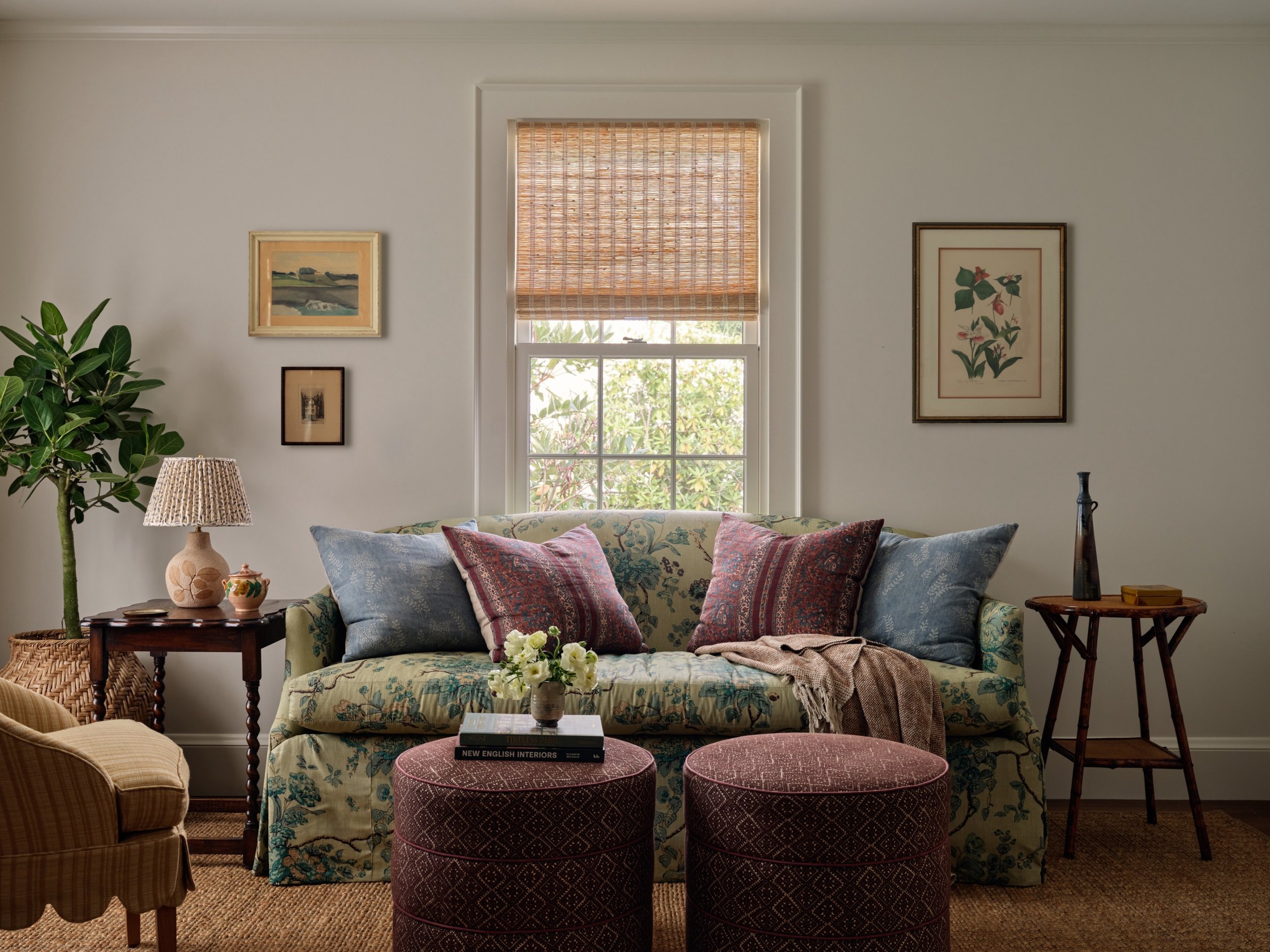 A little lounge off the dining room with a big personality. Just the way we like it.

Interiors: @megmcsherryinteriors
Builder: @cradockbuilders
Photographer: @seanlitchfield