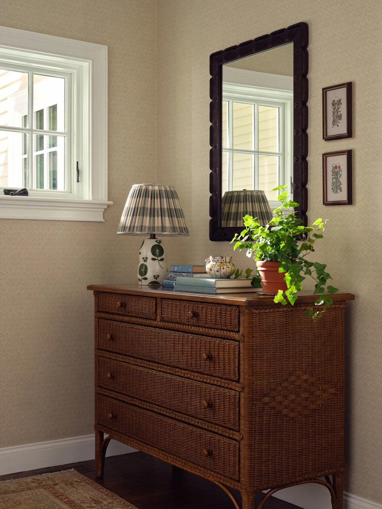 In Concord: a happy and sunny corner of the secondary entry. A subtle printed wallpaper, woven chest of drawers and painted lamp - it&rsquo;s all you need. 

Interiors: @megmcsherryinteriors 
Photographer: @seanlitchfield 
Stylist: @matthewgleasonsty