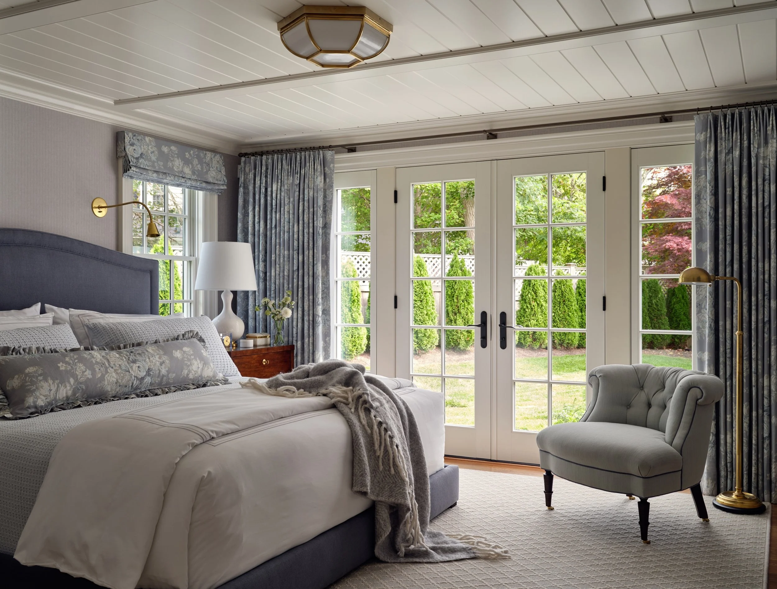 A year ago today we were making photoshoot magic in Chatham with this lovely crew

Interiors: @megmcsherryinteriors
Architect: @patrickahearnarchitect
Builder: @spencerandcompanybuilders
Stylist: @matthewgleasonstylist
Photographer: @seanlitchfield