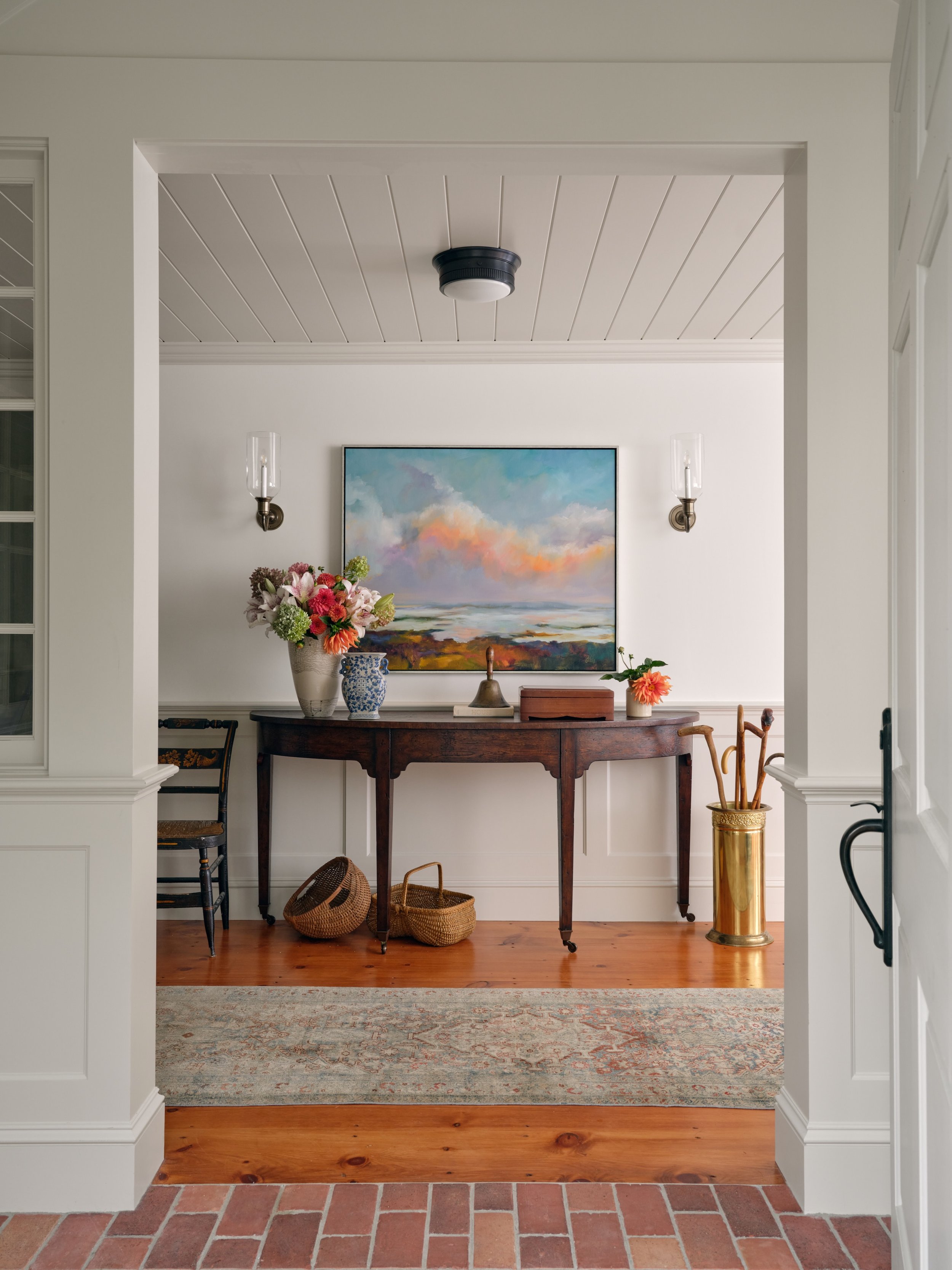 Art might be the last layer but it&rsquo;s one you should never forget 

Interiors: @megmcsherryinteriors
Builder: @spencerandcompanybuilders
Architect: @ad_design_build
Stylist: @karinlidbeck
Photographer: @seanlitchfield