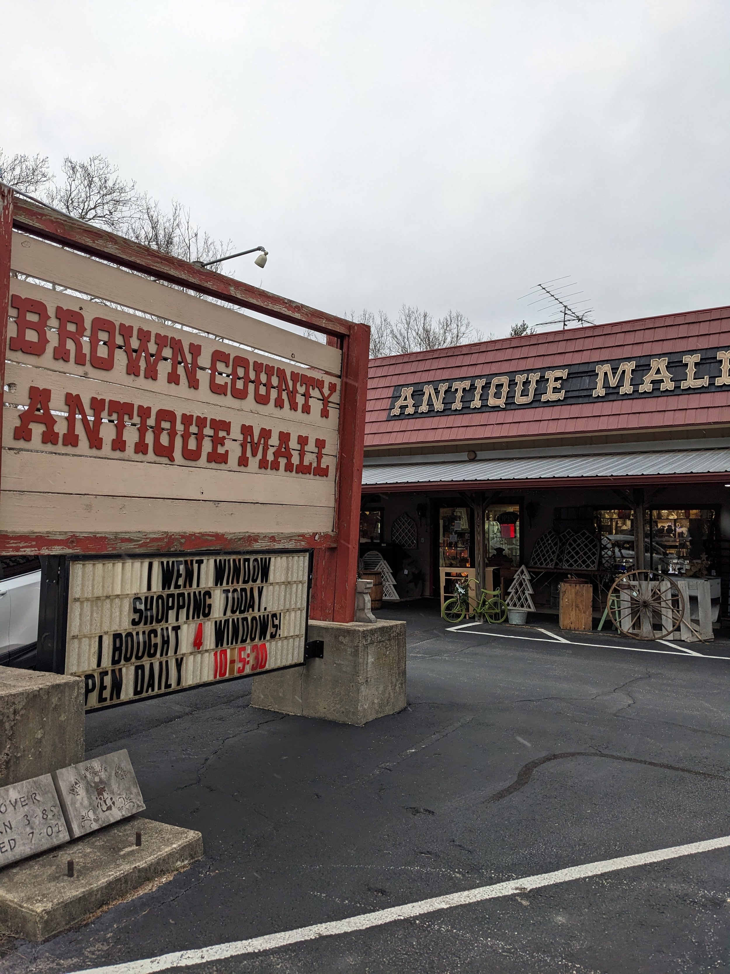 Nashville Indiana Shopping Guide — Brown County Barn Burner