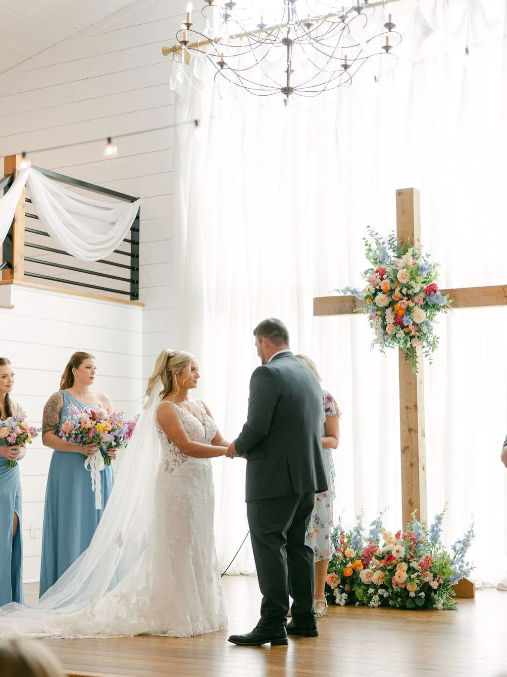 My first wedding of the year was a stunning start!! This year is fullll to the brim with colorful set ups and I couldn&rsquo;t be more pumped for it. 

Artificial flowers give you lush design without compromising or worry. Stunning in any season, wit