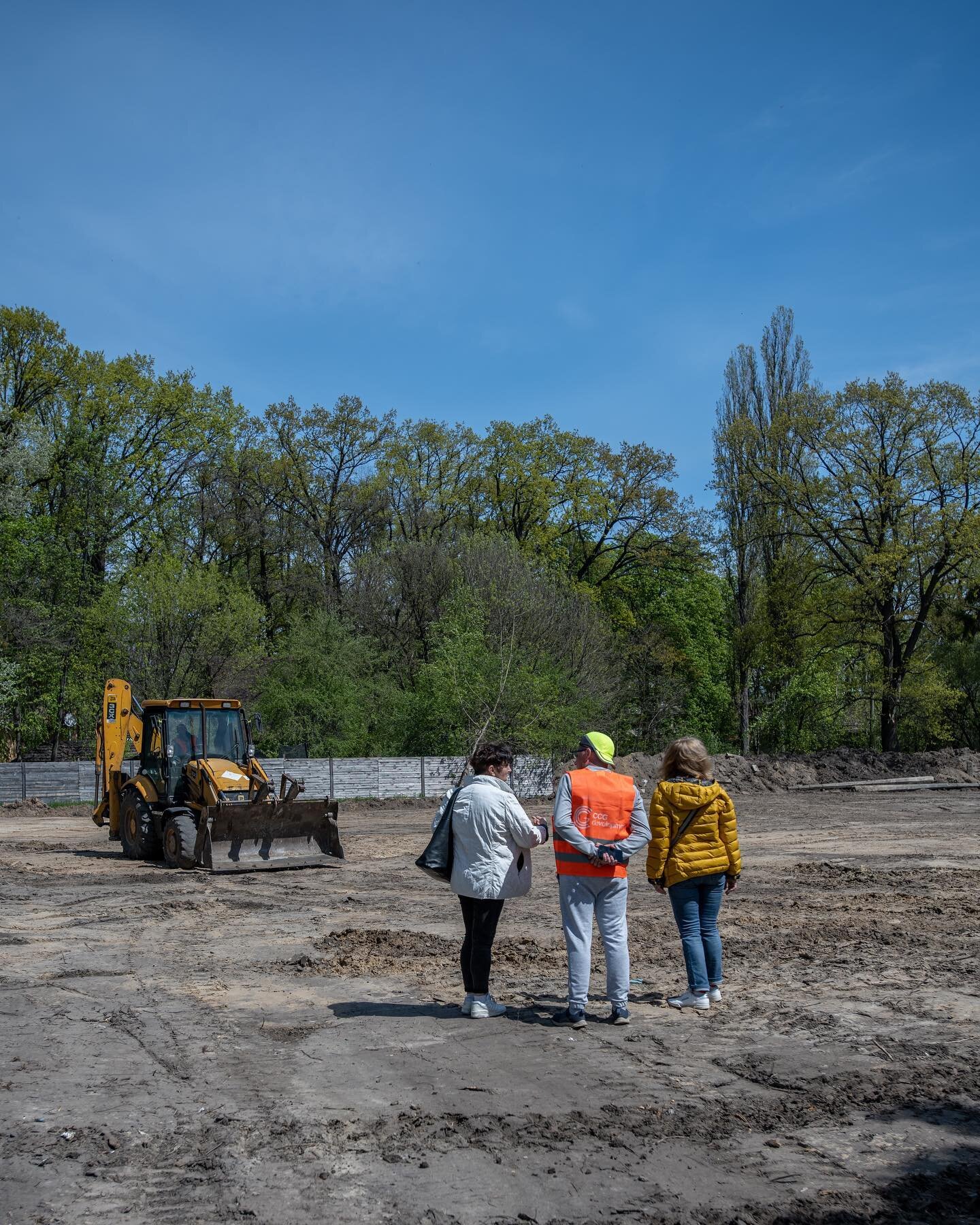 Not preparation work, not planning of plans, and not even organizing of organization. We have finally started constructing the RE:Ukraine Housing pilot project in Vorzel, Kyiv region. 

We work quickly, but with maximum respect for the locals. We cho