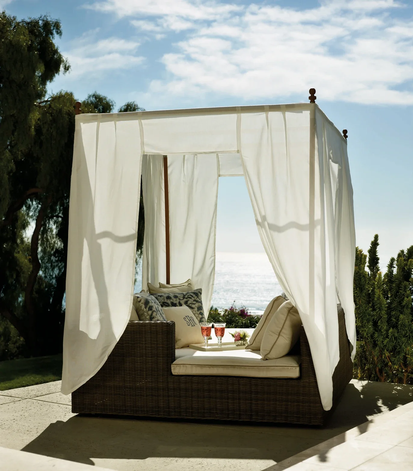 Hyde Park Daybed Malibu.webp