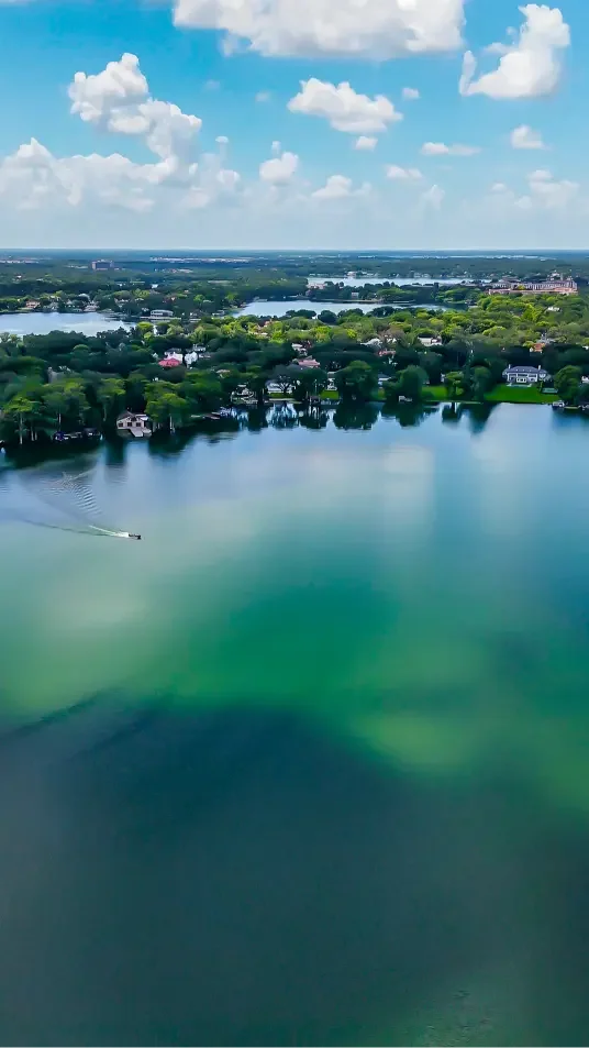 Family friendly paddleboarding tours in Winter Park on the Winter Park Chain of Lakes with Otter Paddle Orlando.