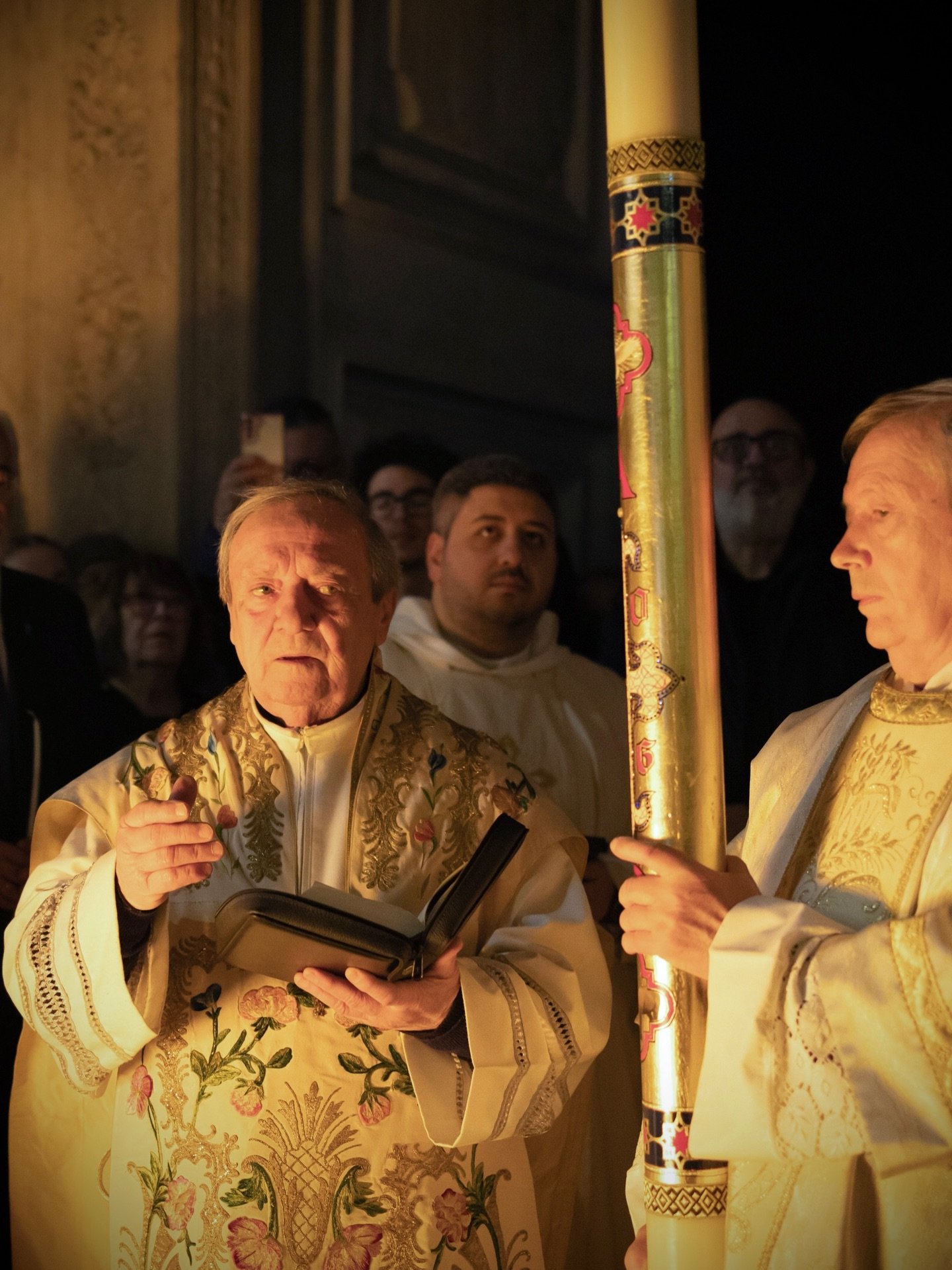 This year I have been honoured by the Dominican friars of Santa Maria Novella (@domenicani.firenze), when they commissioned me to decorate their beautiful church&rsquo;s Paschal candle. The Paschal candle&rsquo;s light represents the living, risen, a