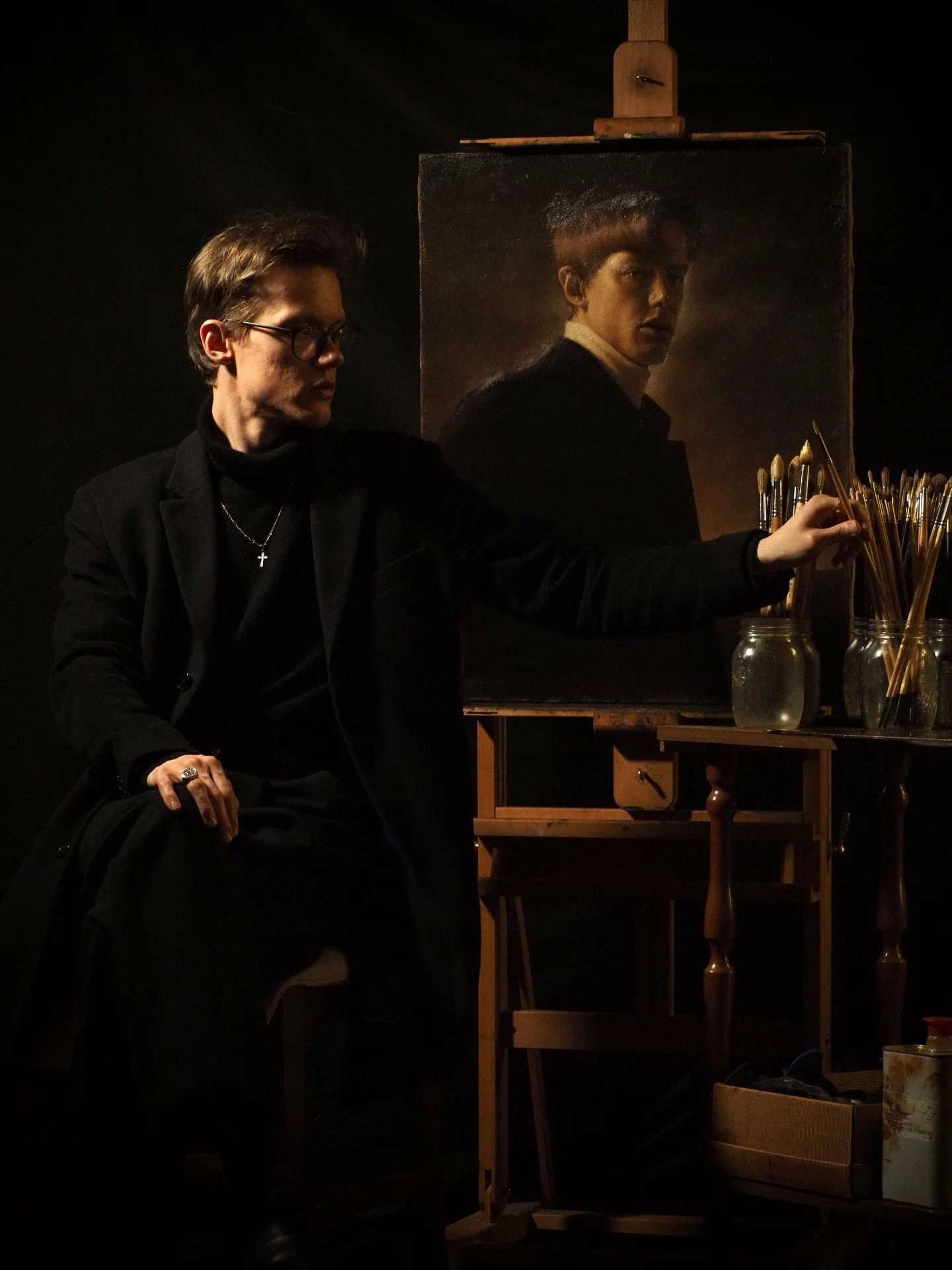 Recently I have gained many new followers, so I would like to welcome you all and introduce myself briefly.

My name is Carl-Nikolas and I am an artist born in 2000 in Hamburg, Germany. In 2019 I moved to Florence, Italy to study academic drawing and