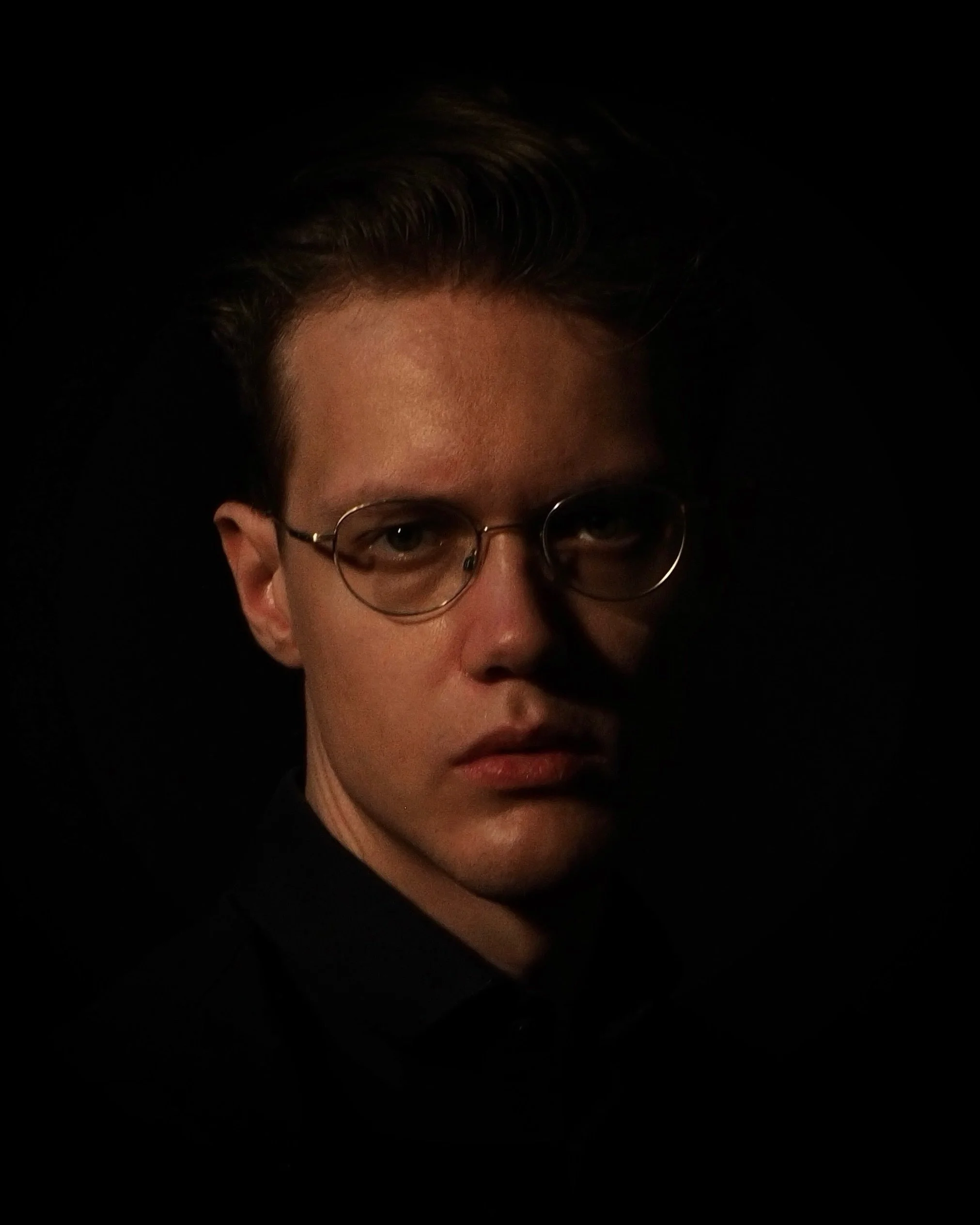 Over the past couple of weeks and months I have gained many new followers, so I would like to take this chance to welcome you all and briefly introduce myself to you.

My name is Carl-Nikolas and I am a 26 year-old painter from Germany currently livi
