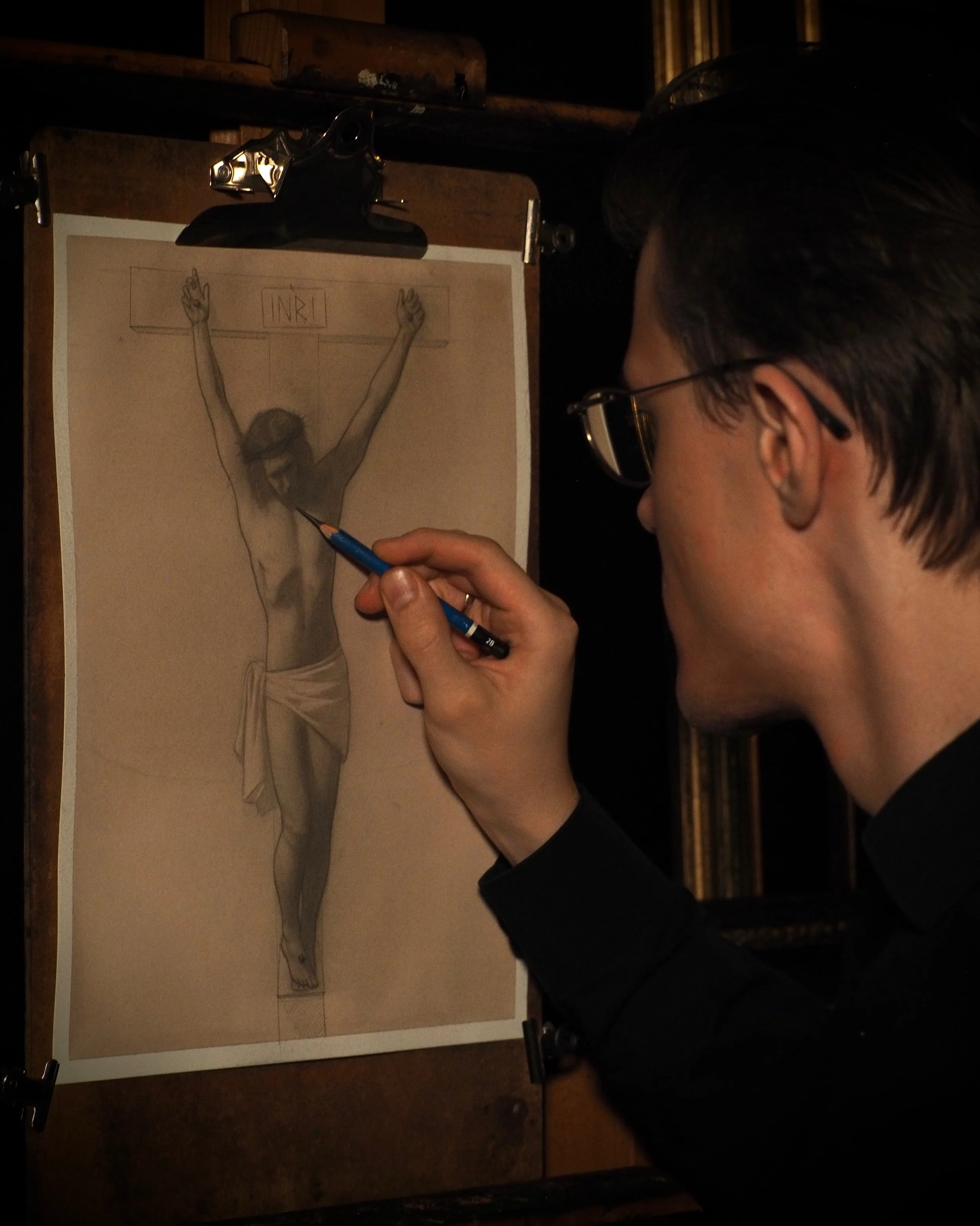 A moment in between projects: It is raining outside, at night, and I am continuing my search for the Crucifixion &hellip;

&bull;

#carlnikolasvontiedemann #traditionalart #catholicart #crucifixion #drawing