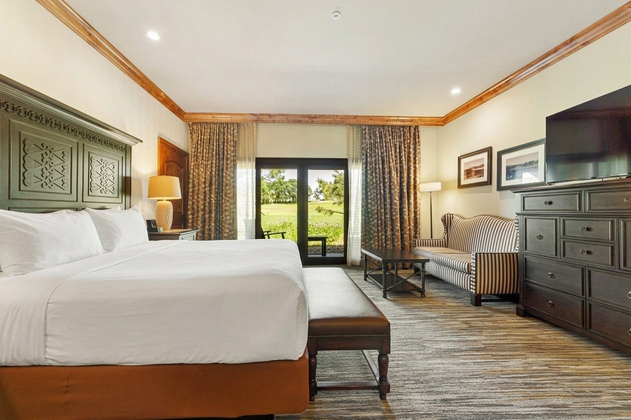 king guest room with patio and golf course views