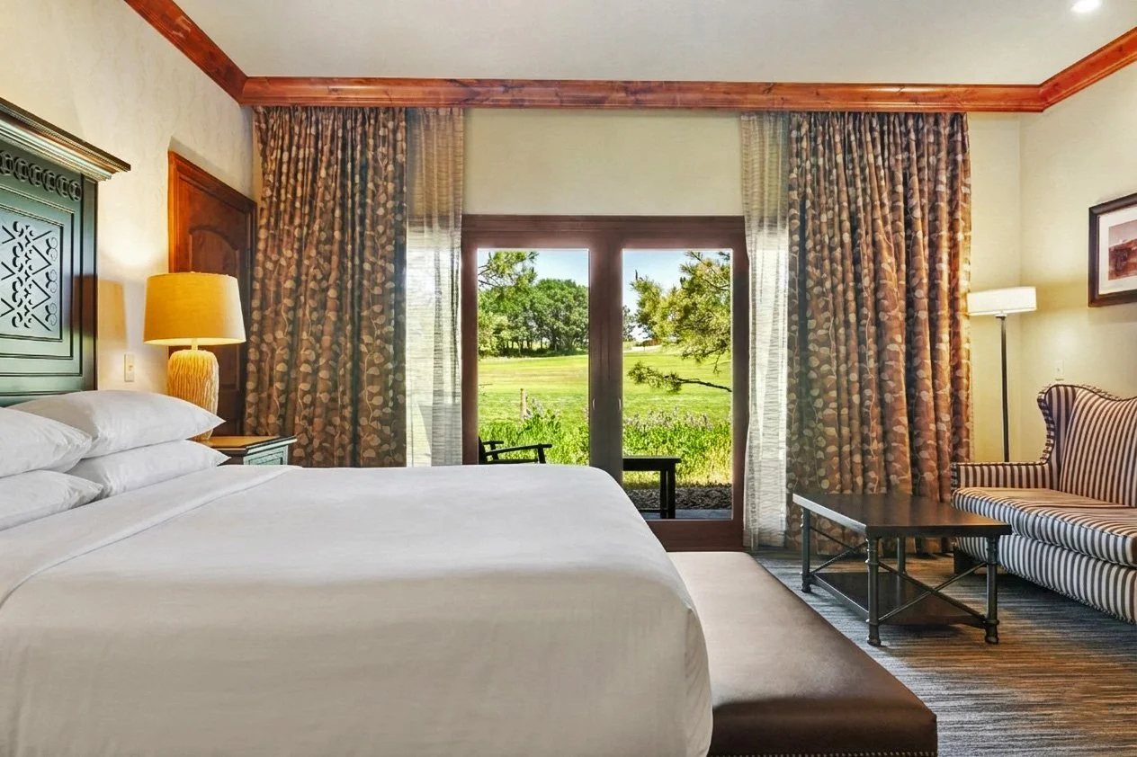 king room with patio and view of golf course