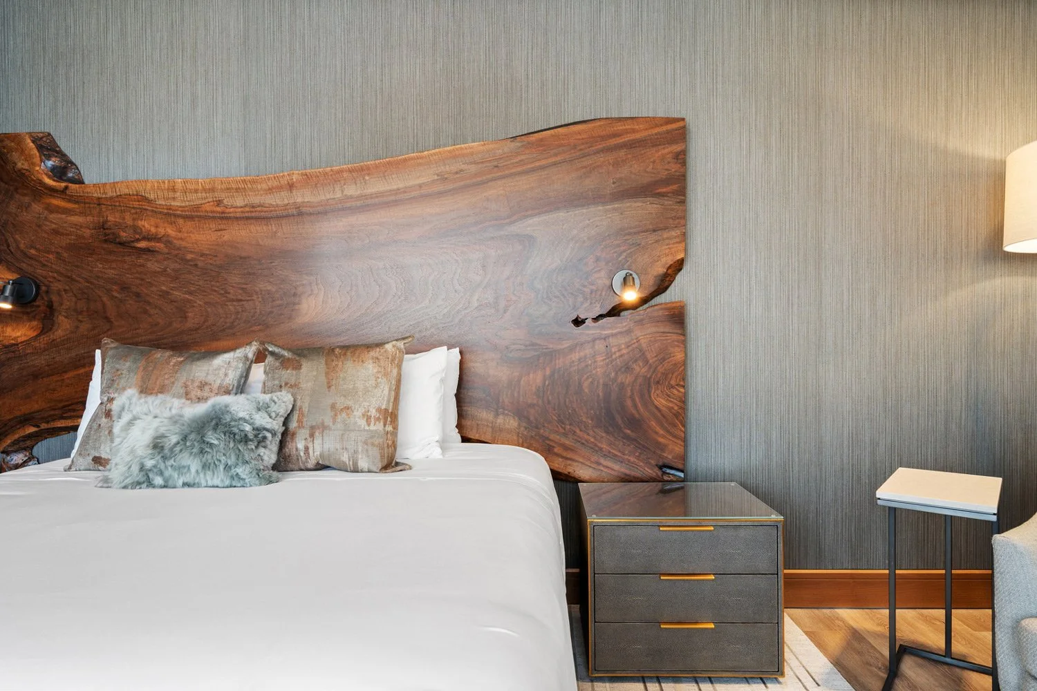 presidential suite king bed with wood headboard