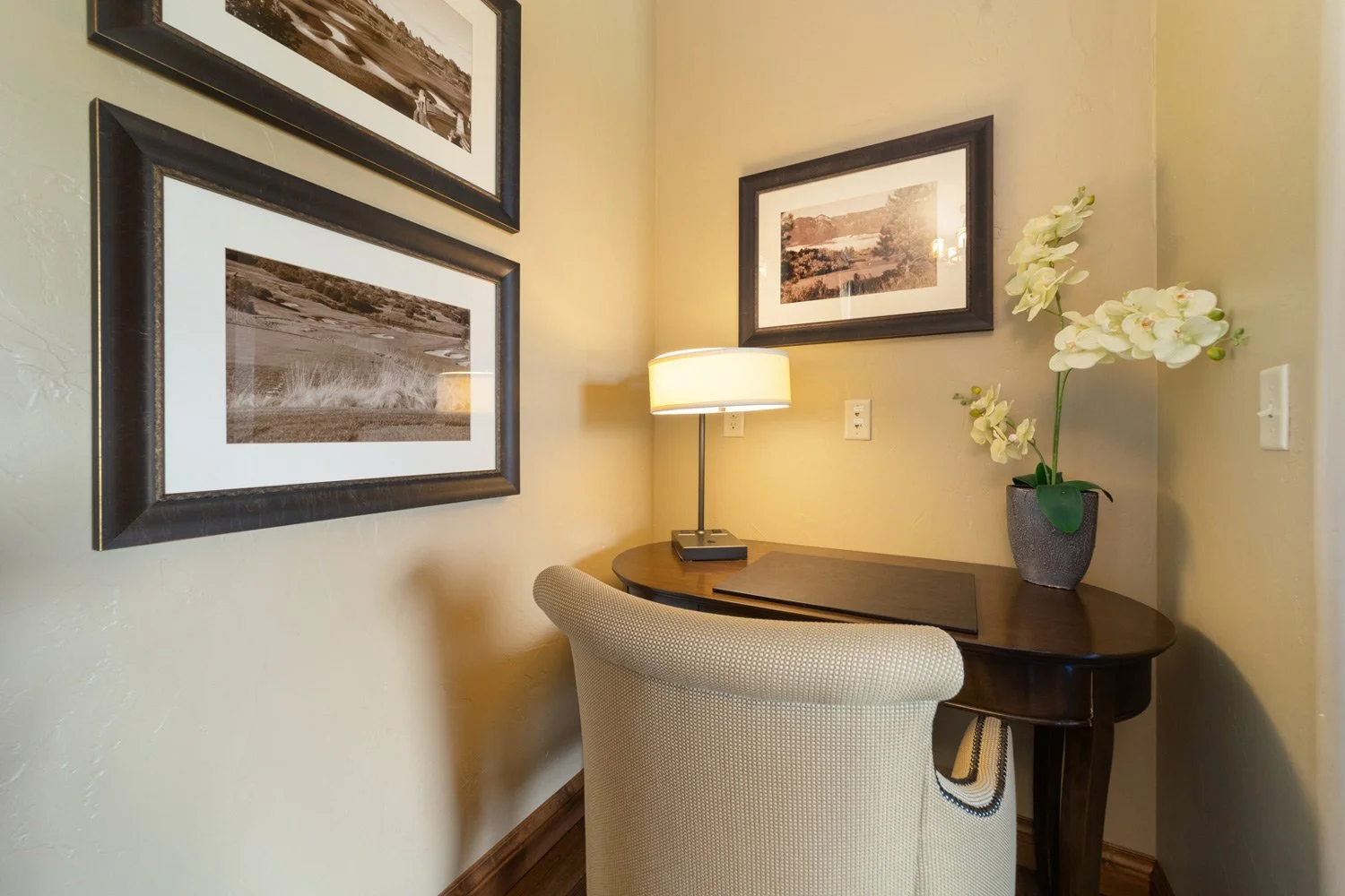 villa desk nook