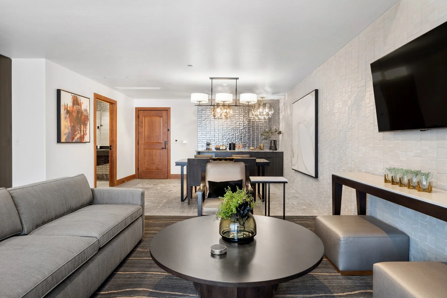 sitting area with tv in the executive suite