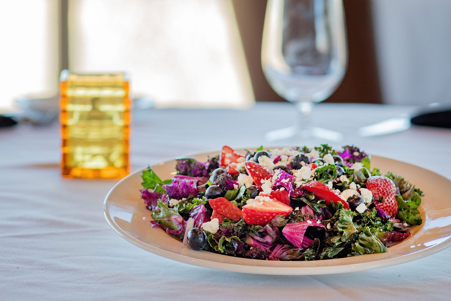 steakhouse salad with berries