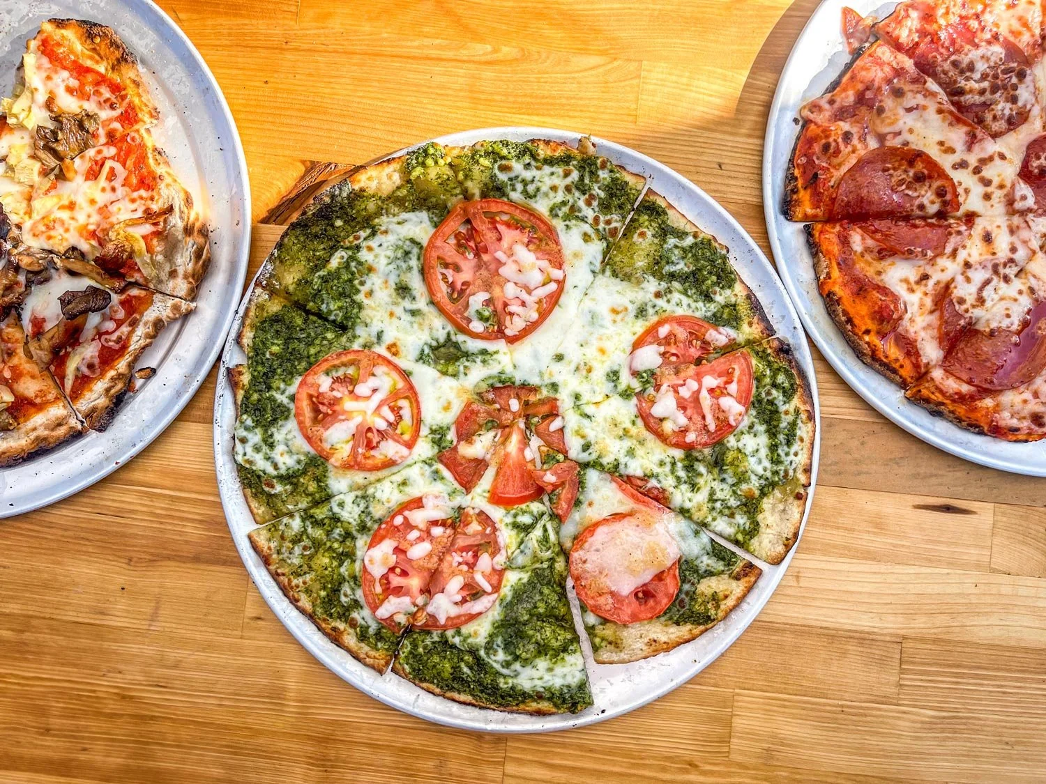 Flatbread Pizza with tomato and pepperoni toppings