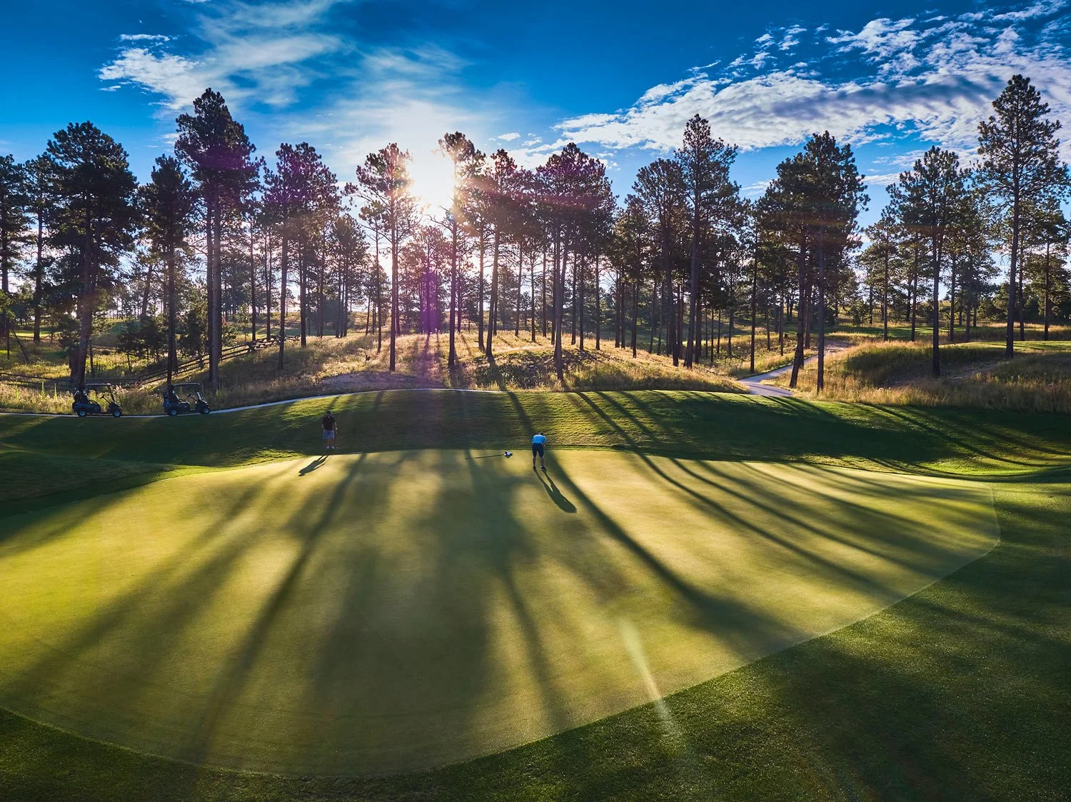FHN-Hole-02-green-with-golfers_773-SMALL.jpg