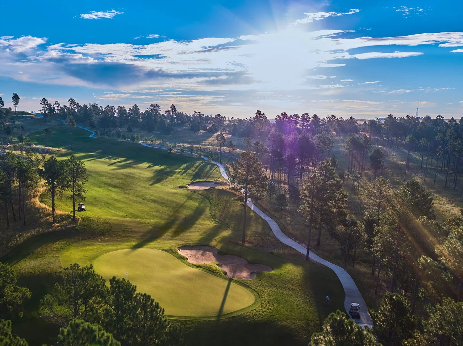 FHN-Hole-01-Green-with-golfers-_661-SMALL.jpg