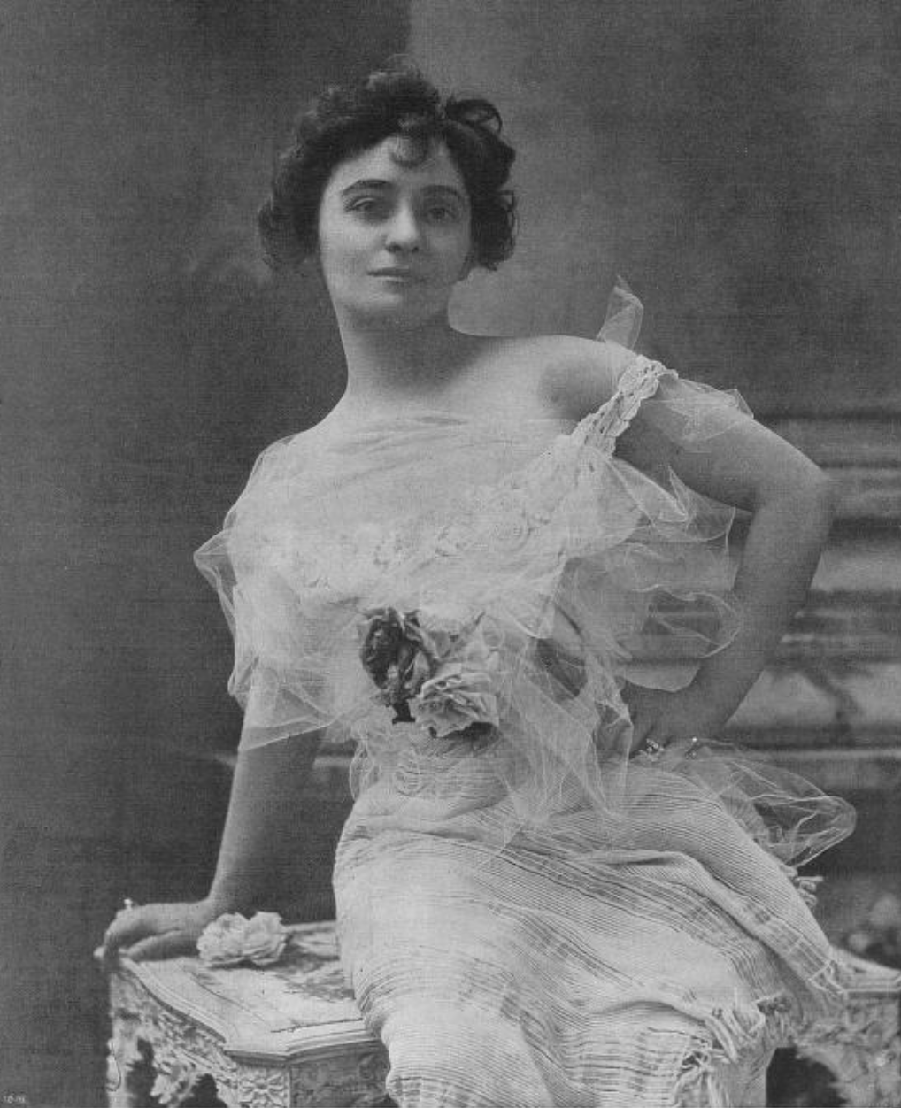 Kussner portrait table cloth dress The Sketch Sep 9 1896 p207 .png